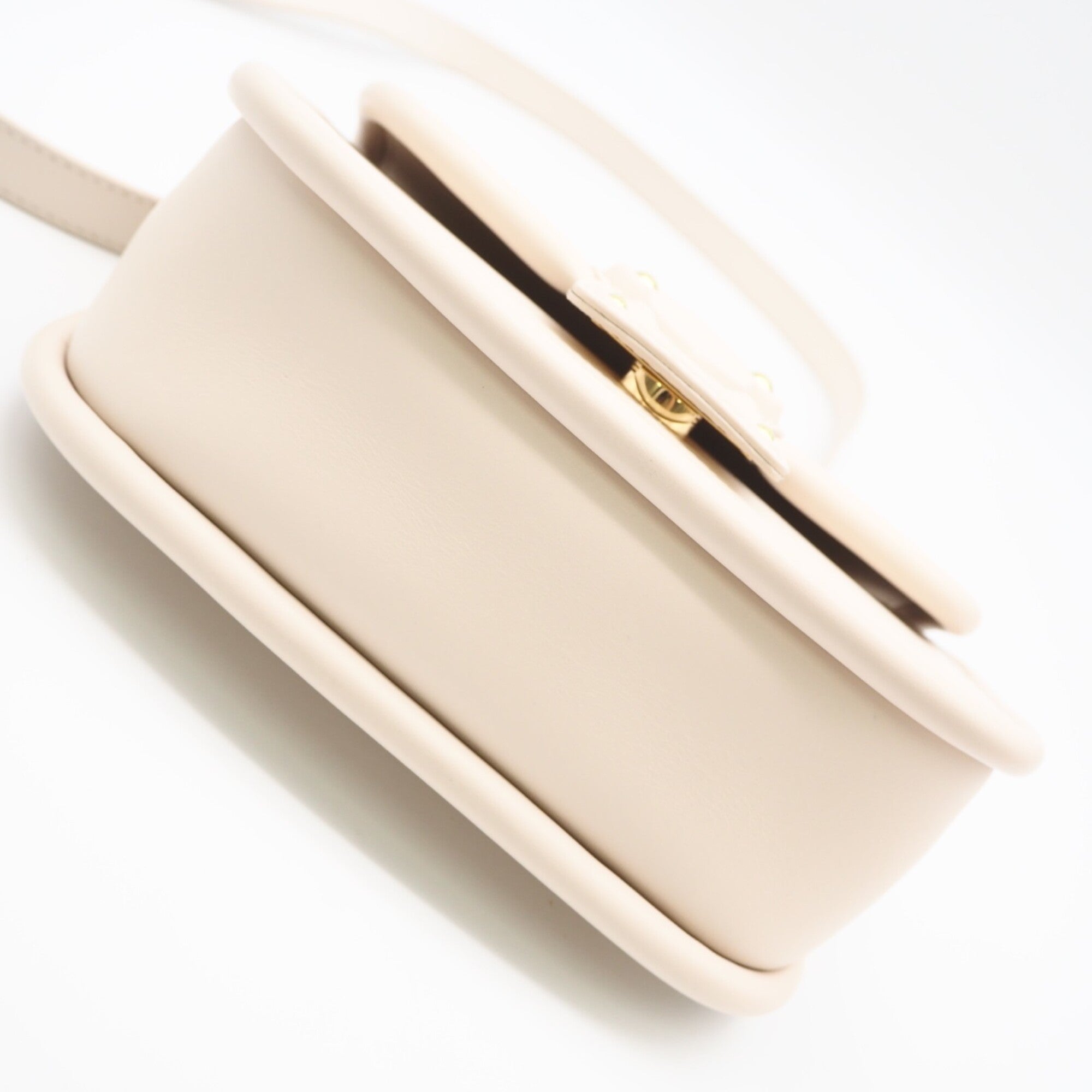 Louis Vuitton Ivory Shoulder Bag (Pre-Owned)