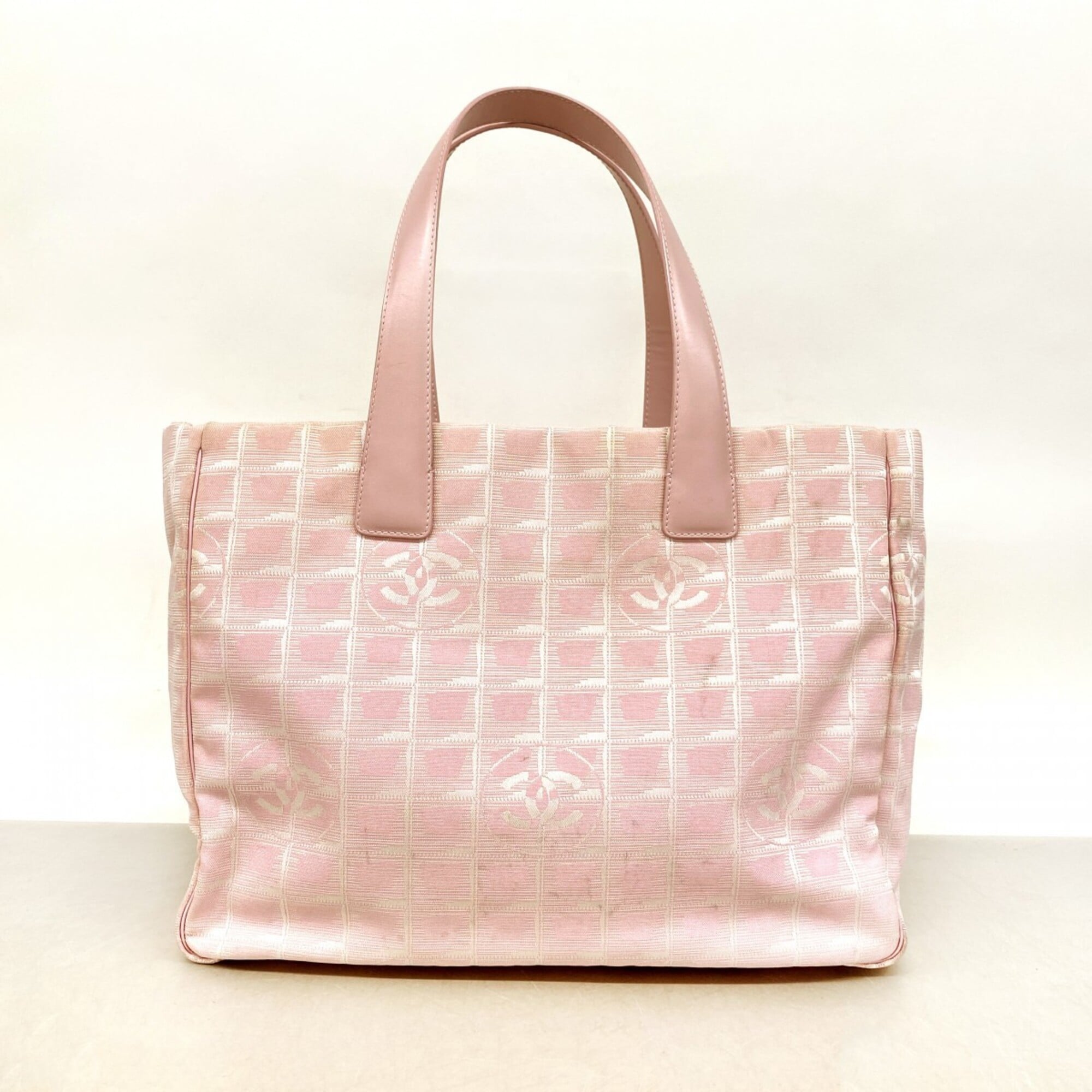 Chanel Pink Nylon Tote Bag (Pre-Owned)