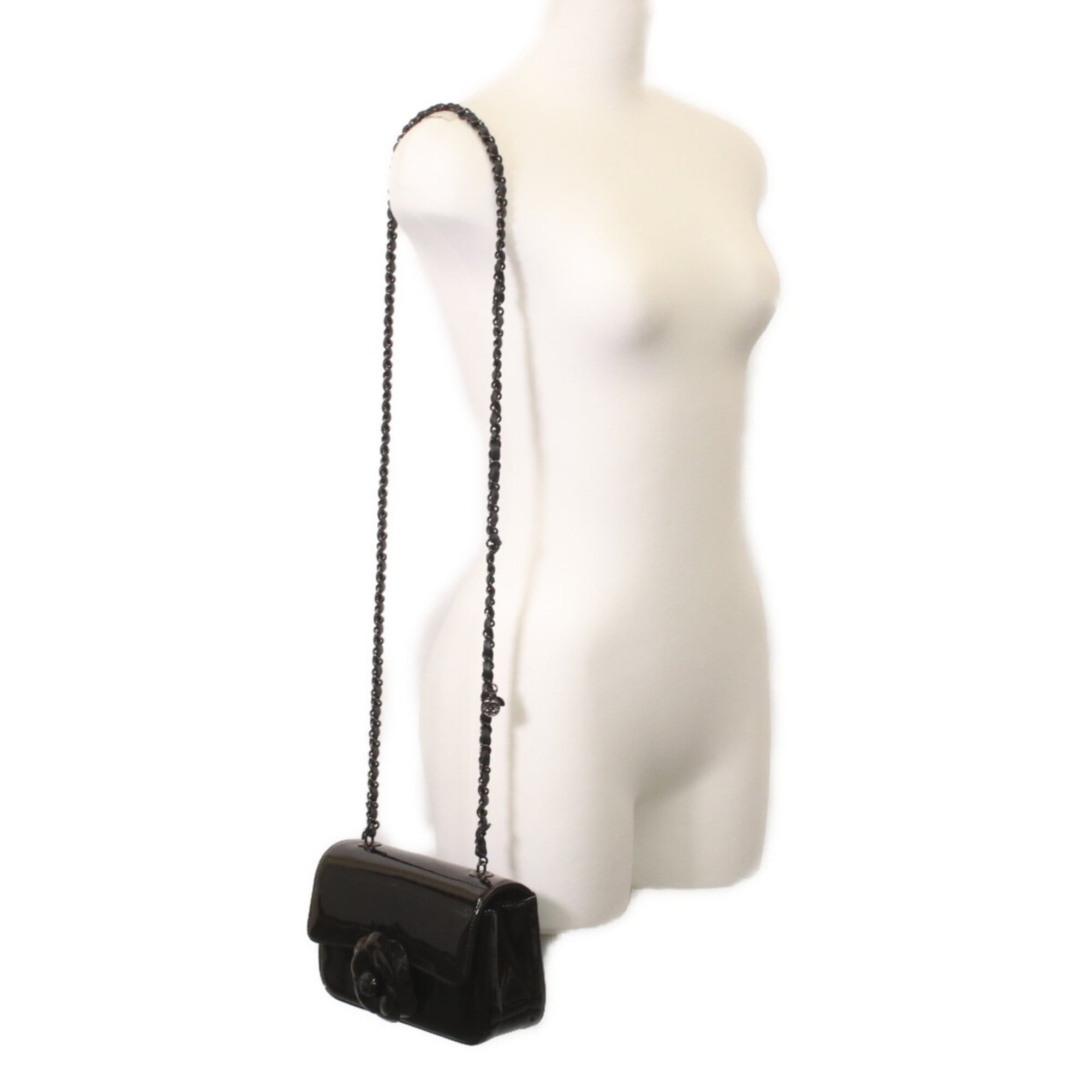 Chanel Black Patent Leather Shoulder Bag (Pre-Owned)