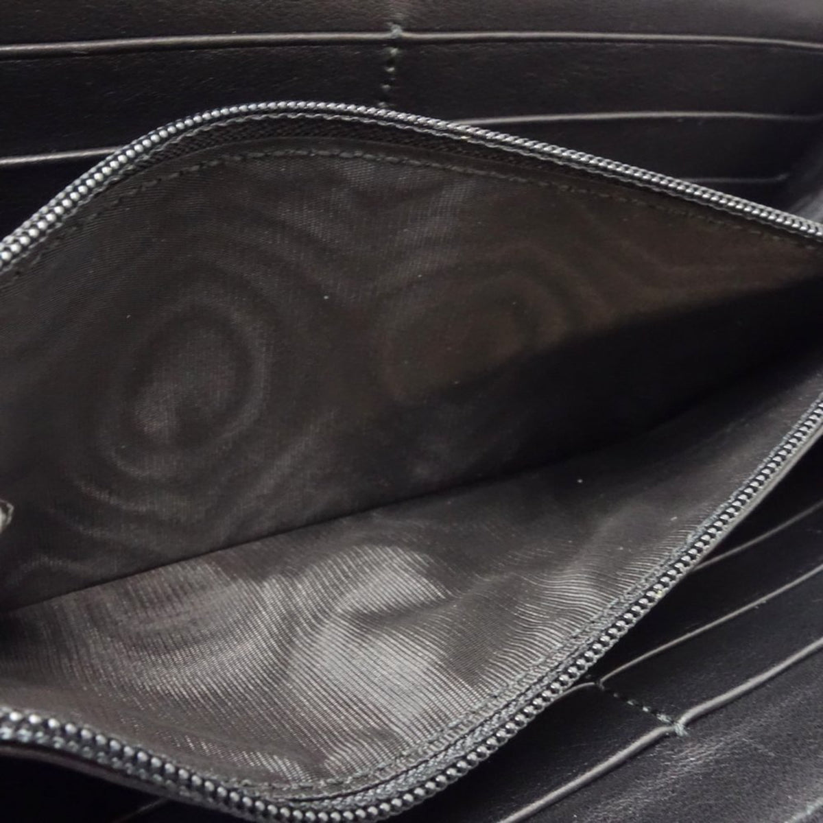 Gucci Black Leather Long Wallet (Bi-Fold) (Pre-Owned)