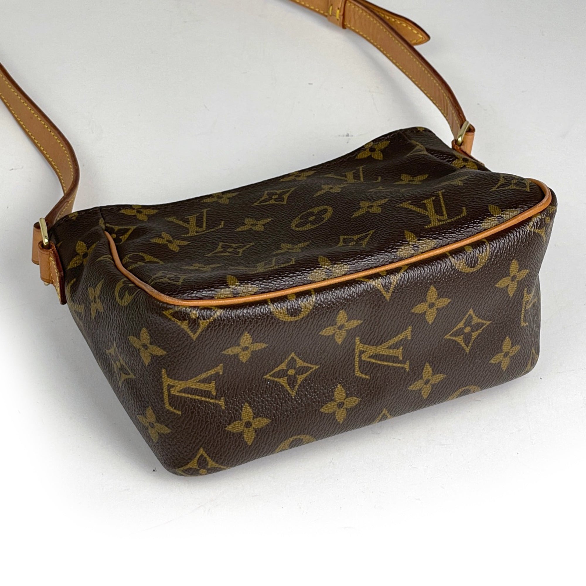 Louis Vuitton Brown Monogram Pochette Shoulder Bag (Pre-Owned)