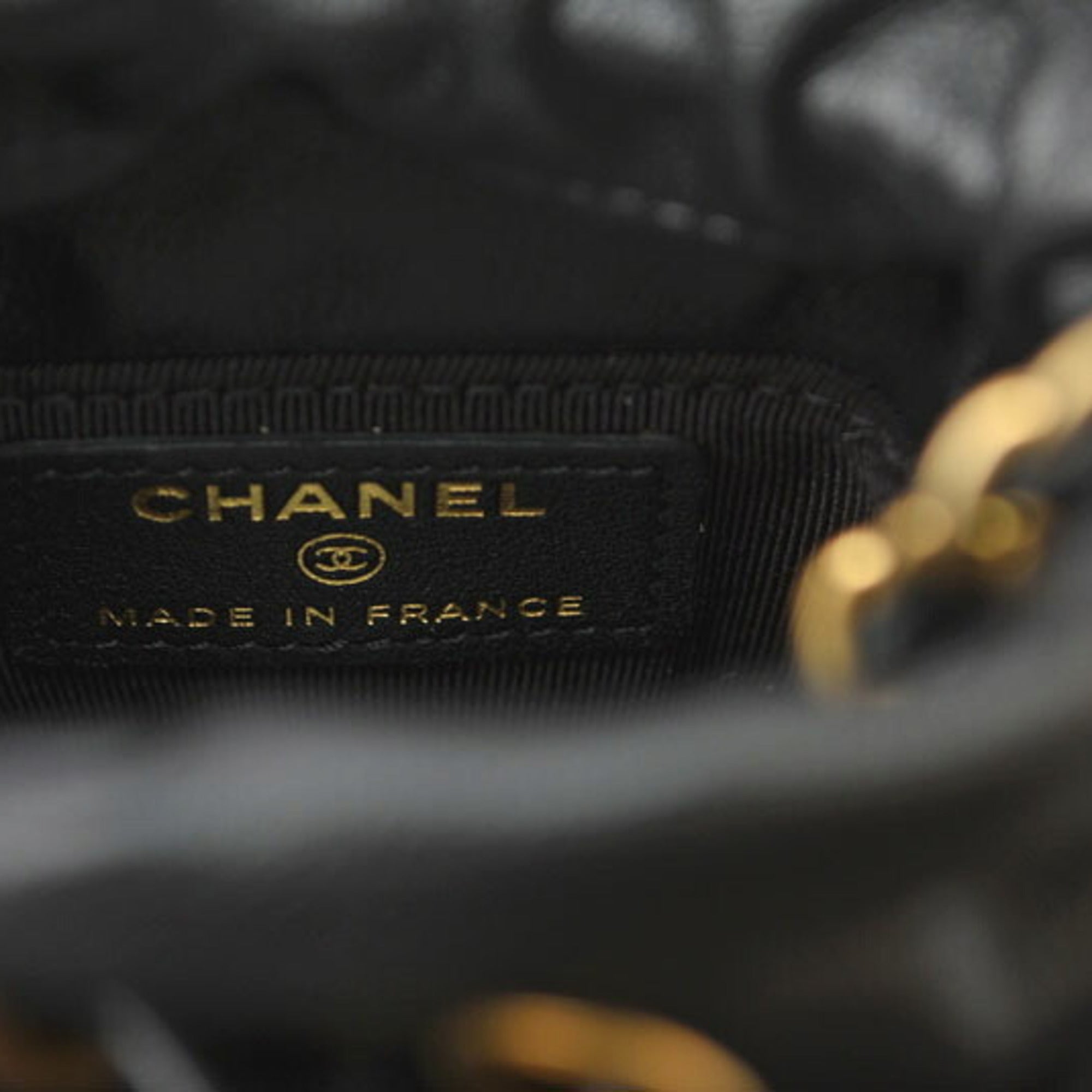 Chanel Black Leather Shoulder Bag (Pre-Owned)