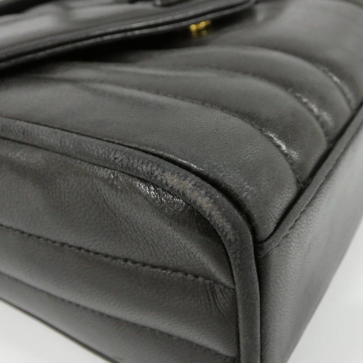 Chanel Black Leather Shoulder Bag (Pre-Owned)