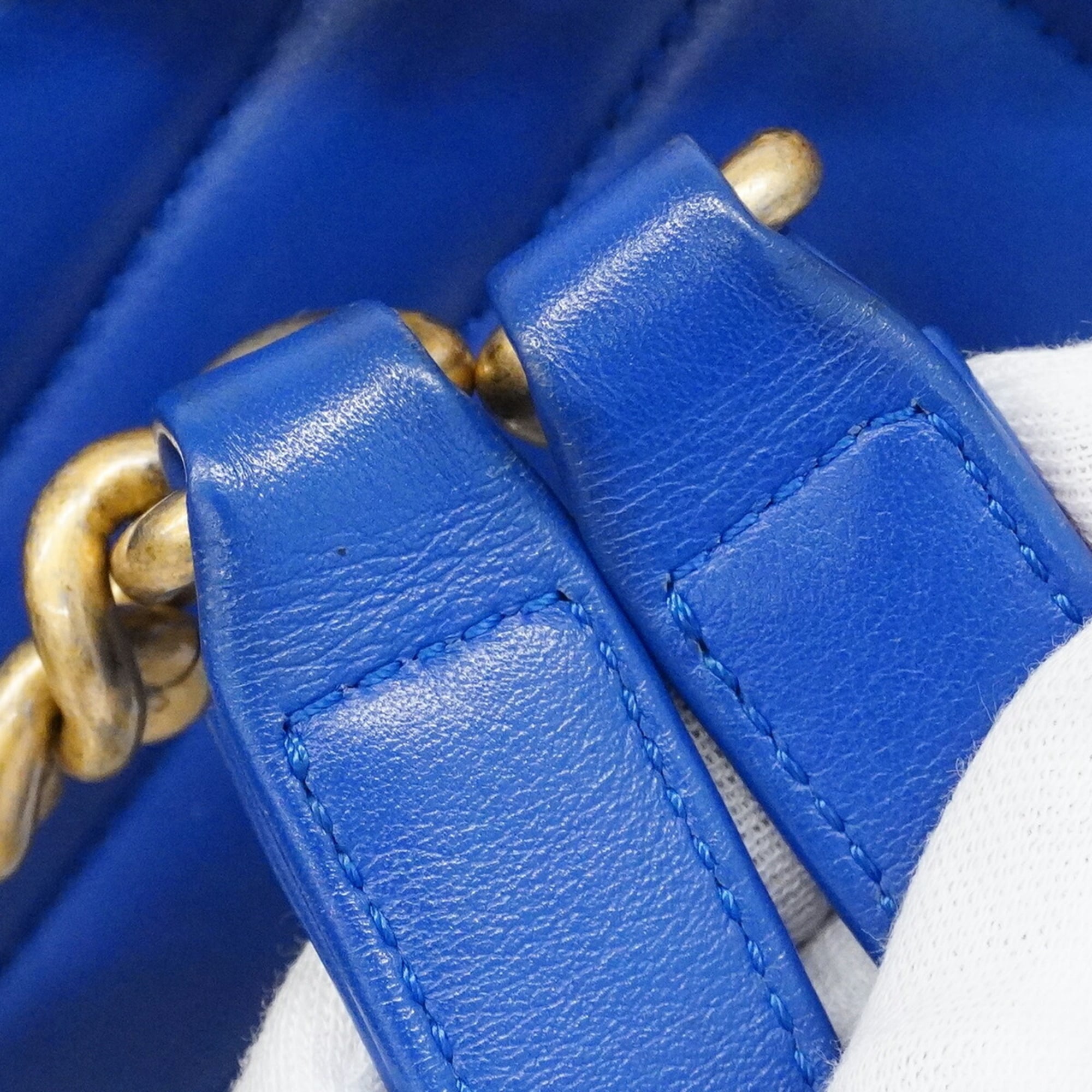 Chanel Blue Leather Shoulder Bag (Pre-Owned)