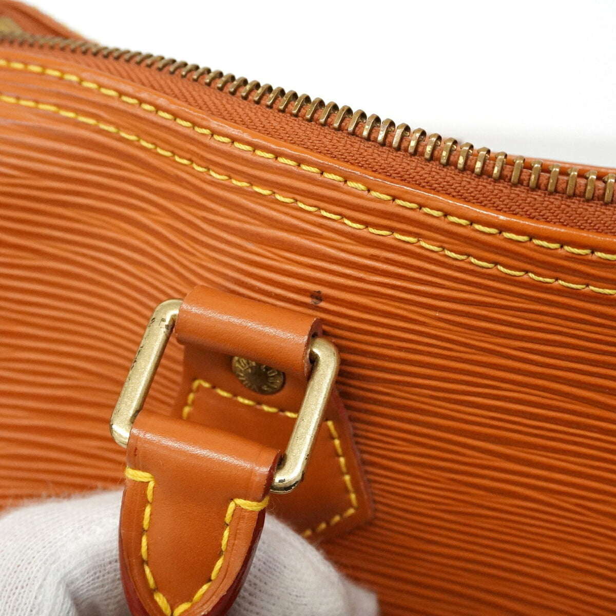 Louis Vuitton Gold Cipango Handbag (Pre-Owned)