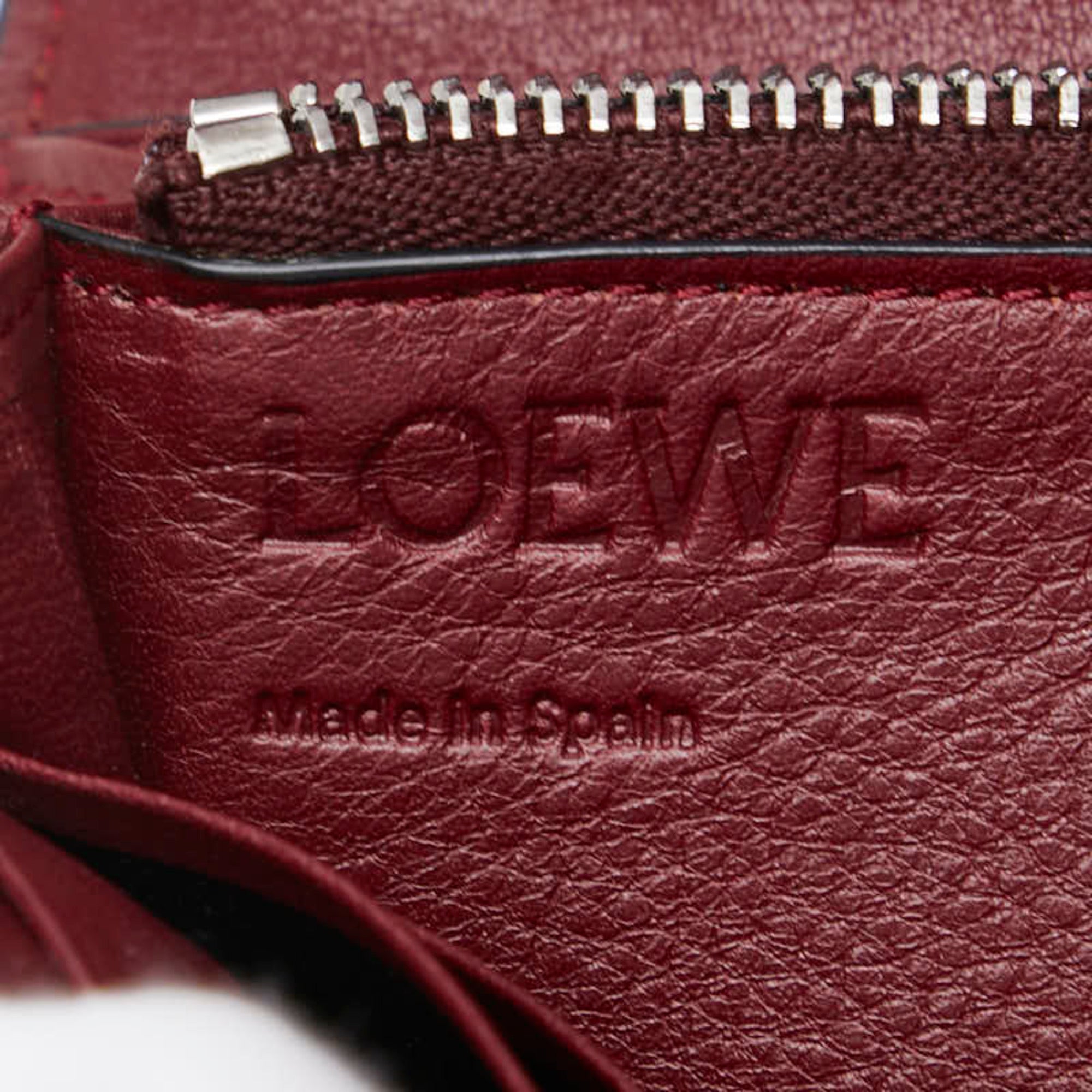 Loewe Red Color White Leather Coin Purse/Coin Case (Pre-Owned)