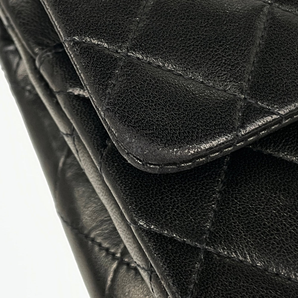 Chanel Matelasse Black Leather Shoulder Bag (Pre-Owned)