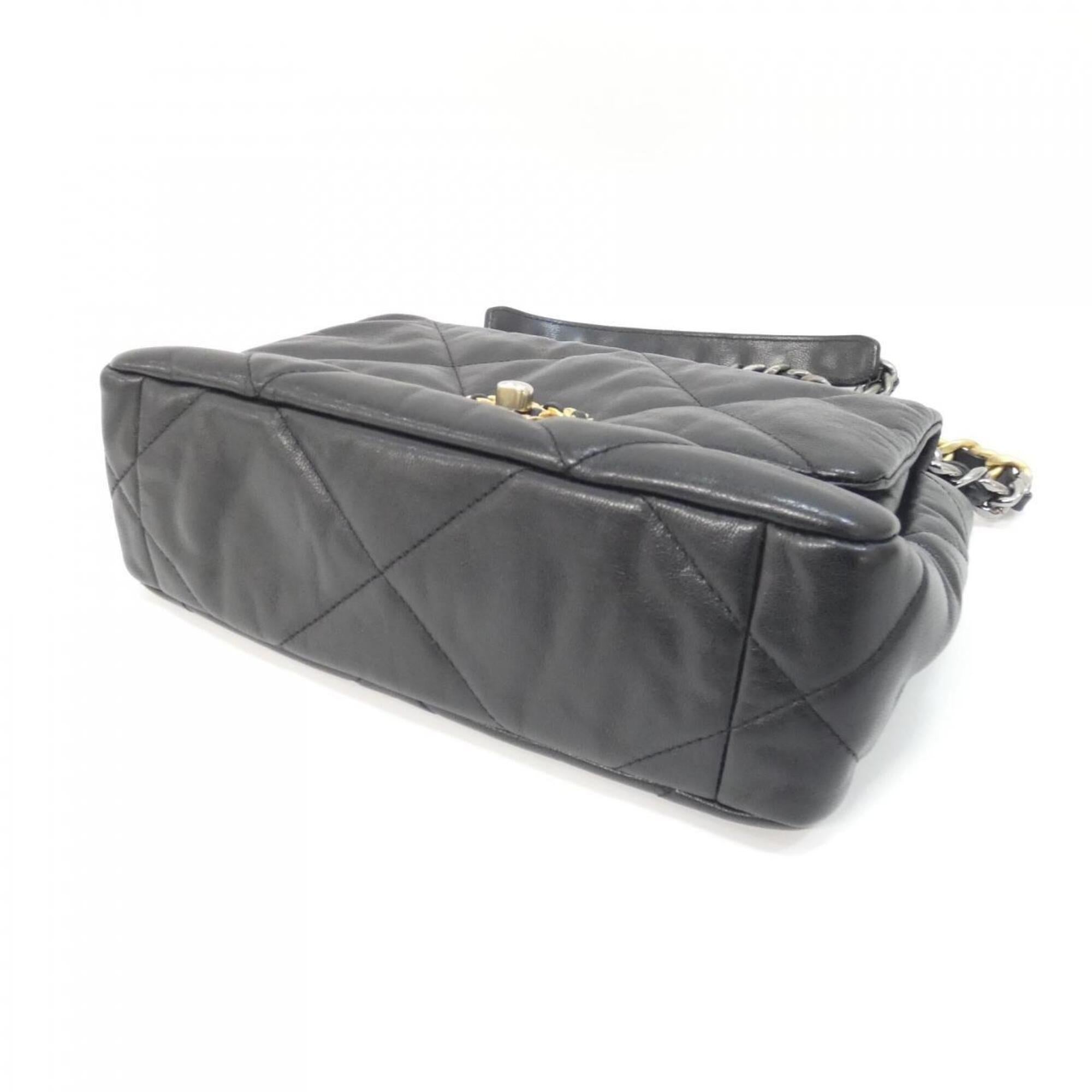 Chanel Black Leather Shoulder Bag (Pre-Owned)