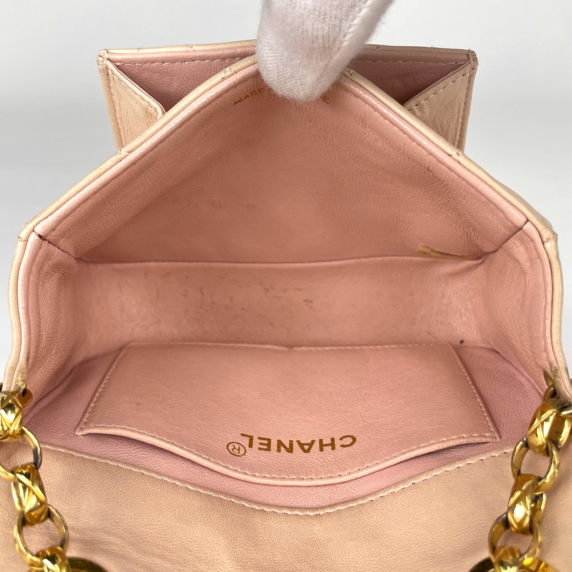 Chanel Matelasse Beige Leather Shoulder Bag (Pre-Owned)