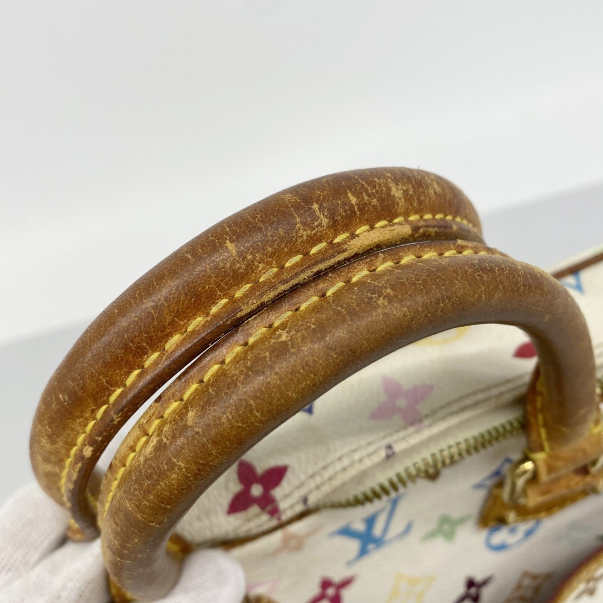 Louis Vuitton Blanc Handbag (Pre-Owned)