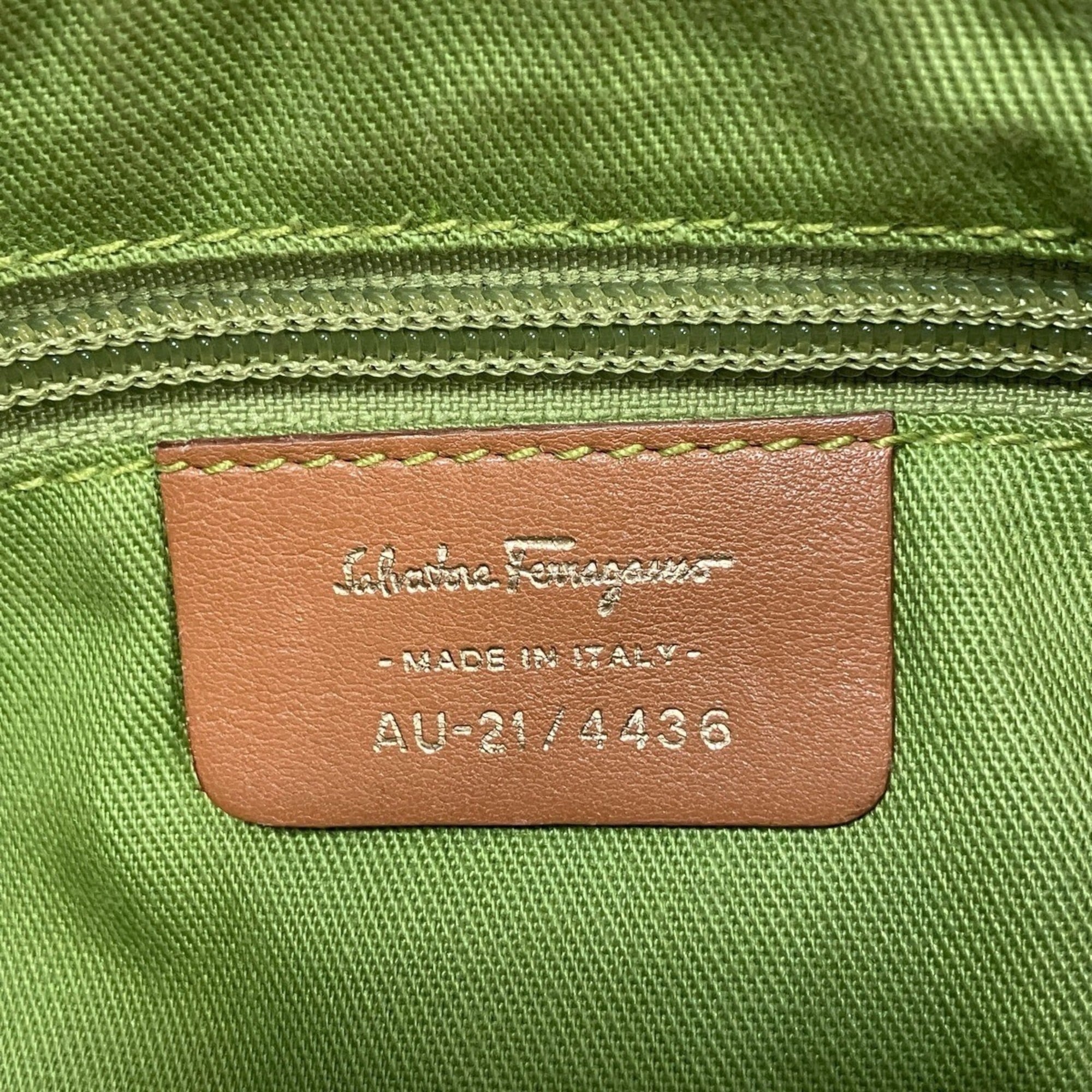 Salvatore Ferragamo Ivory Leather Shoulder Bag (Pre-Owned)