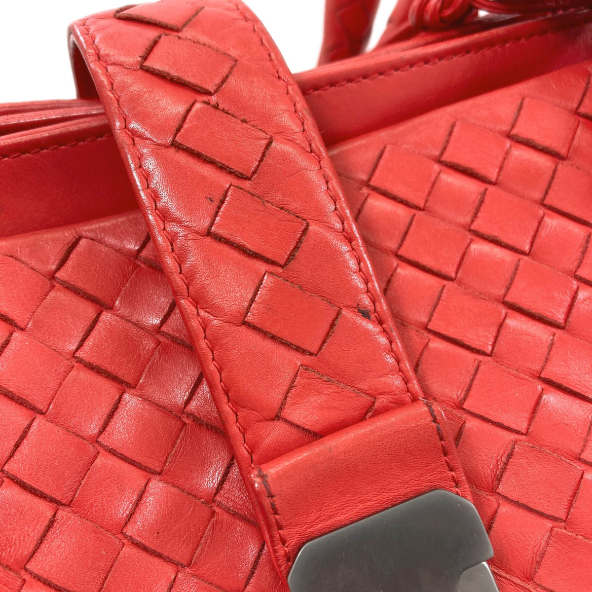 Bottega Veneta Intrecciato Red Color Leather Tote Bag (Pre-Owned)