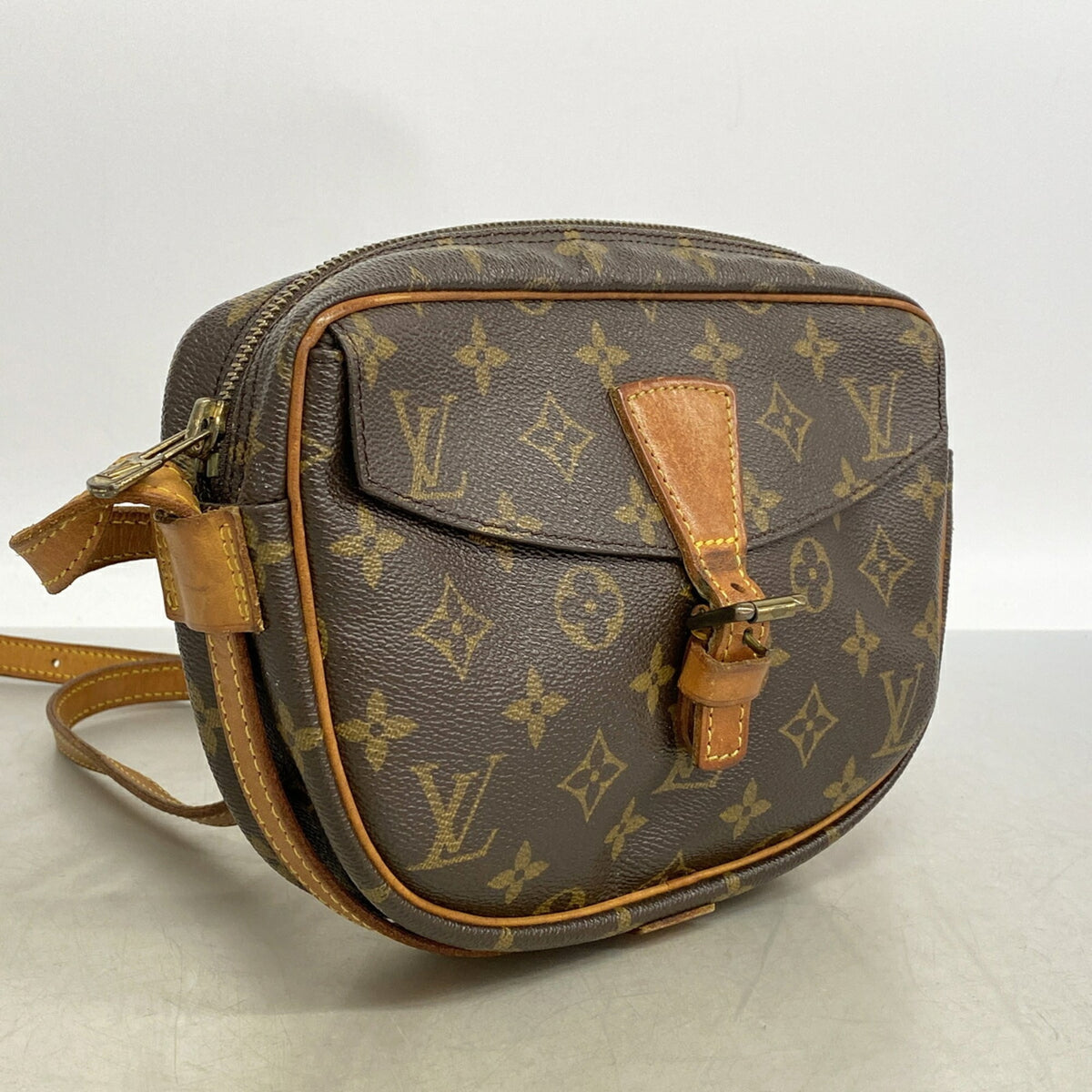 Louis Vuitton Brown Shoulder Bag (Pre-Owned)