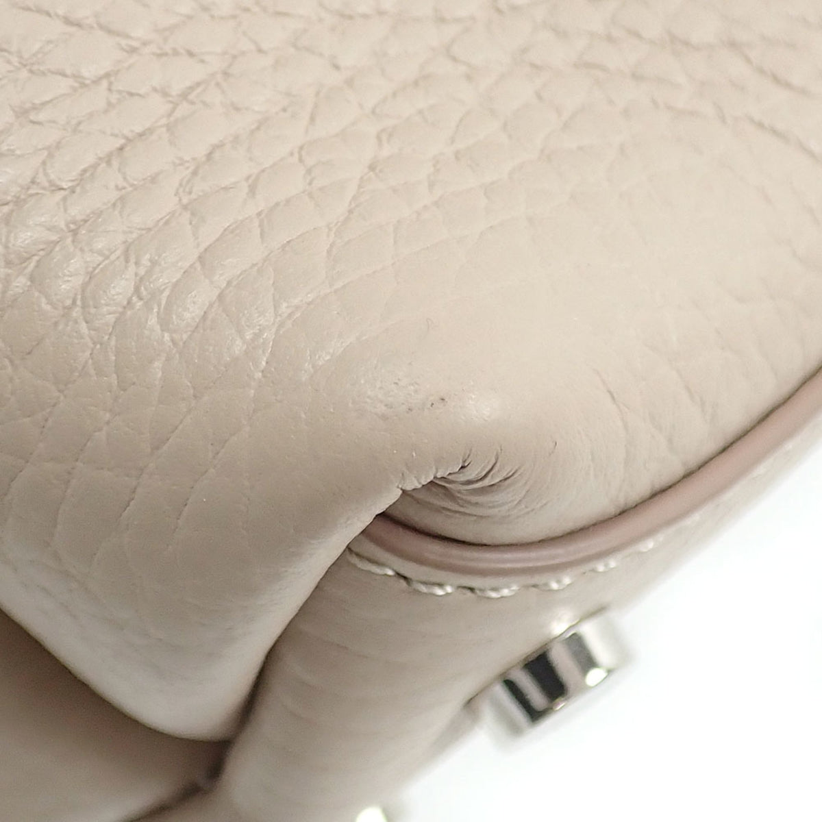 Tod's Beige Leather Shoulder Bag (Pre-Owned)