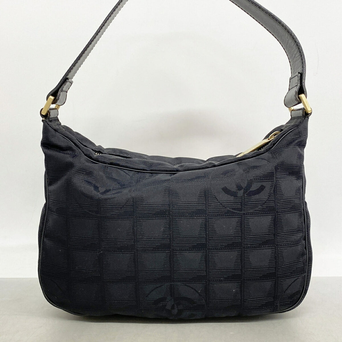 Chanel Black Nylon Shoulder Bag (Pre-Owned)