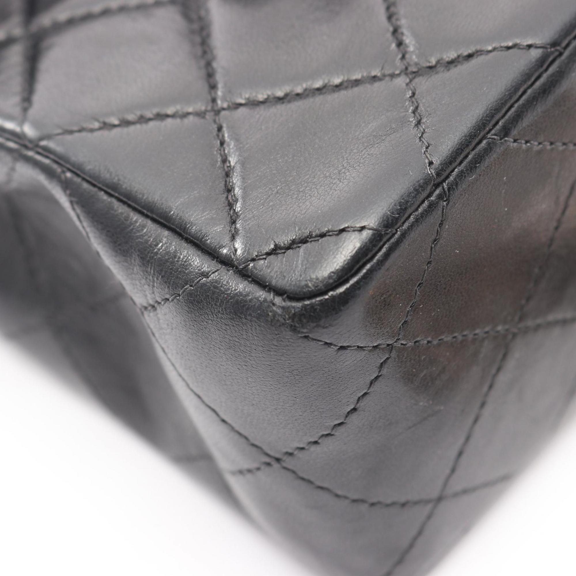 Chanel Black Leather Shoulder Bag (Pre-Owned)