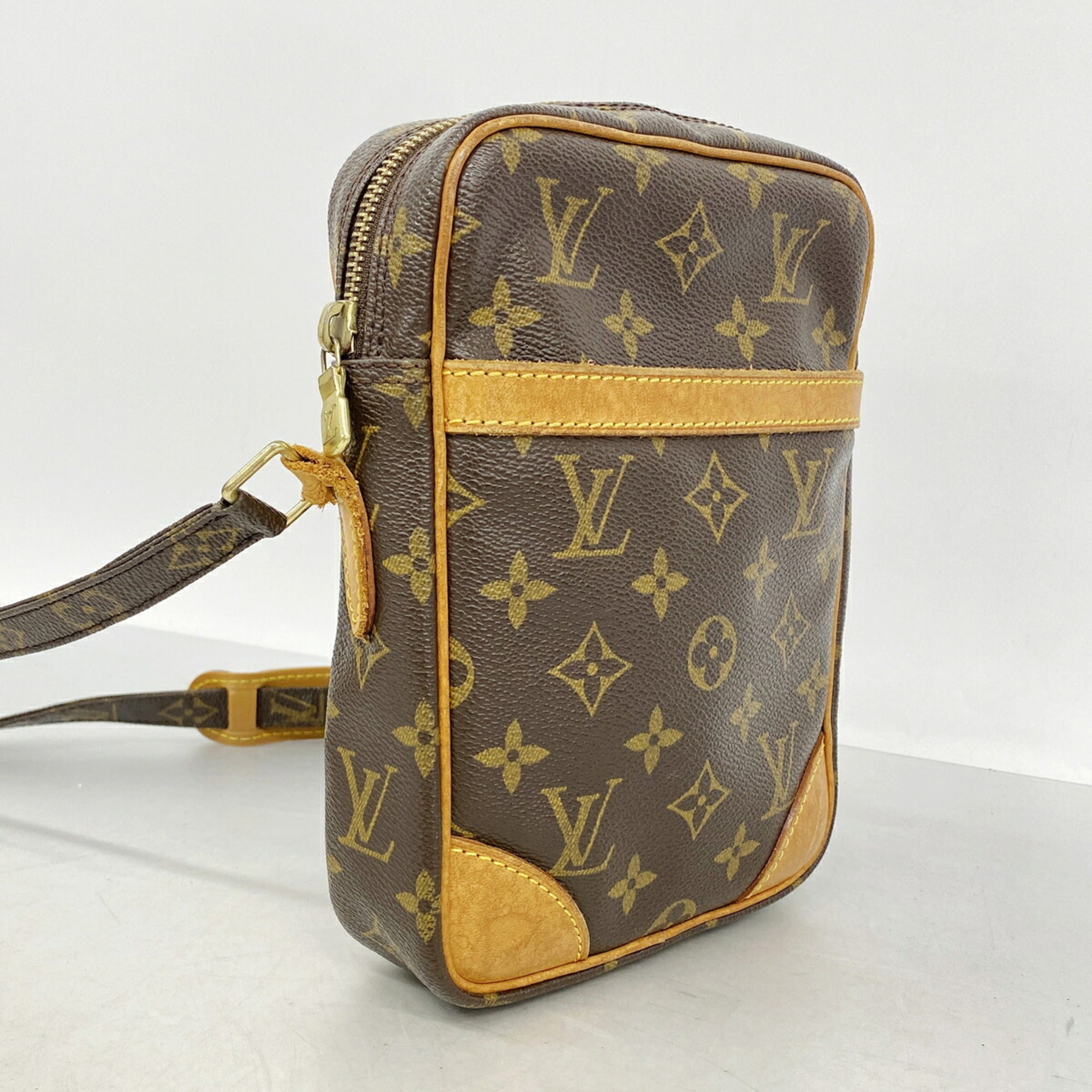 Louis Vuitton Brown Shoulder Bag (Pre-Owned)