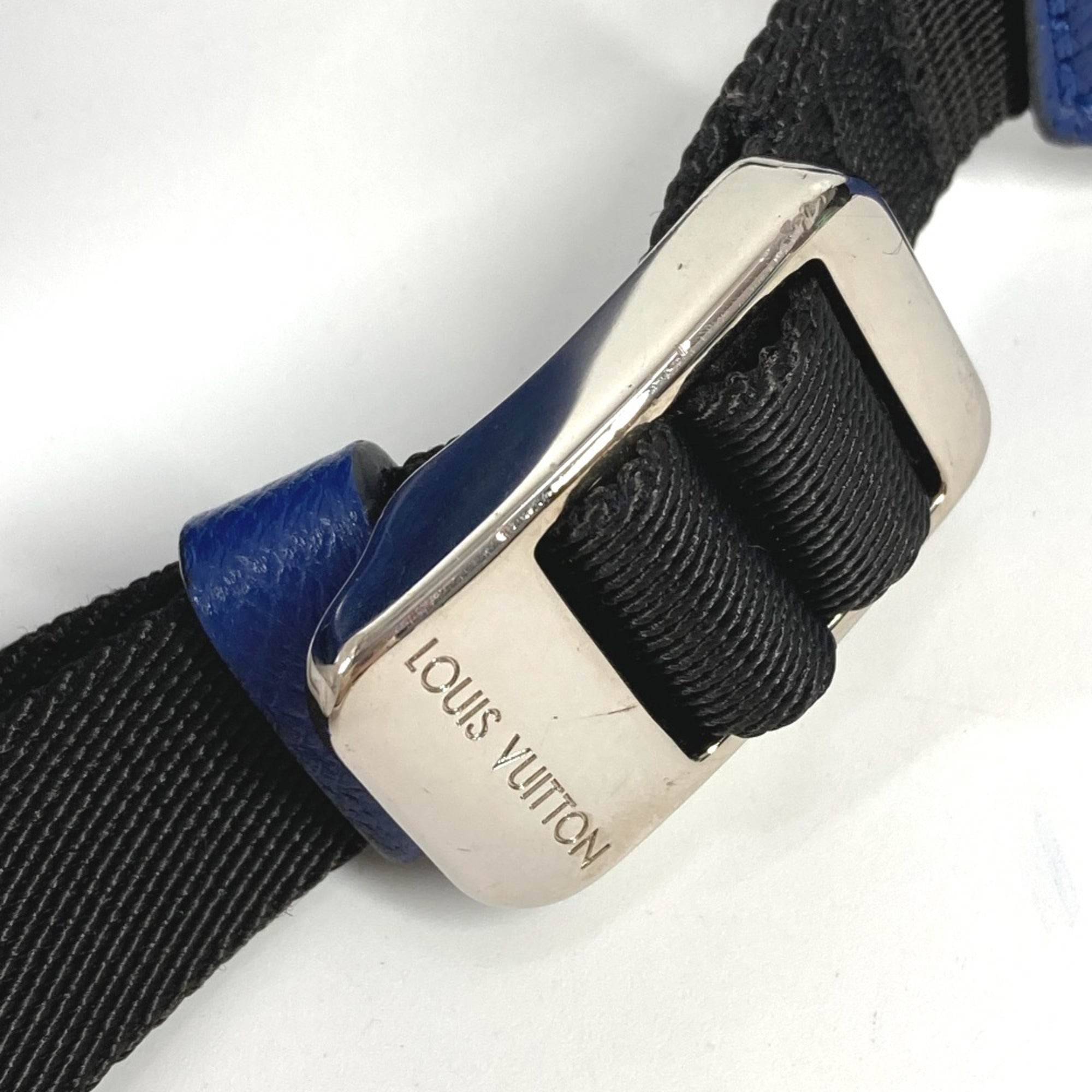Louis Vuitton Blue Taiga Leather Shoulder Bag Sling Bag (Pre-Owned)