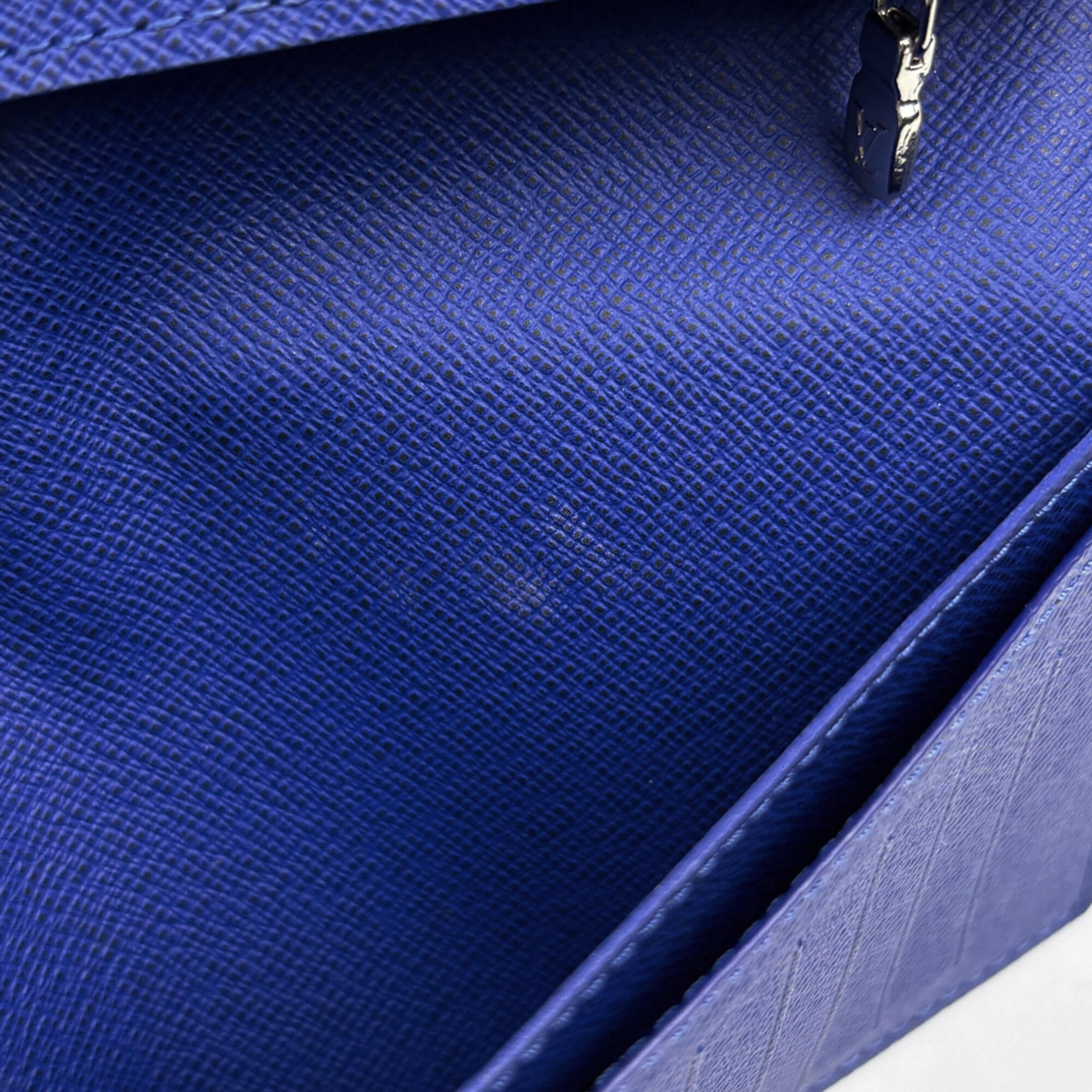 Louis Vuitton Taiga Cobalt Taiga Leather Long Wallet (Bi-Fold) (Pre-Owned)