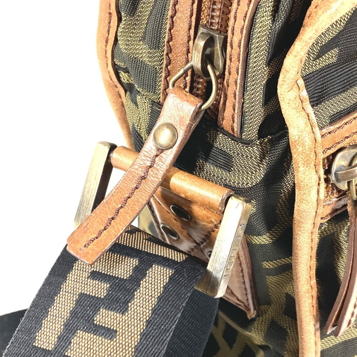 Fendi Brown Leather Pochette Shoulder Bag (Pre-Owned)