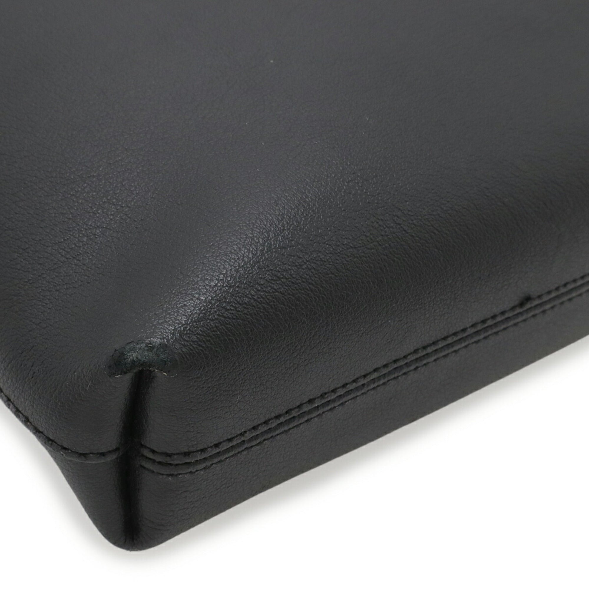 Yves Saint Laurent Black Leather Pouch Shoulder Bag (Pre-Owned)