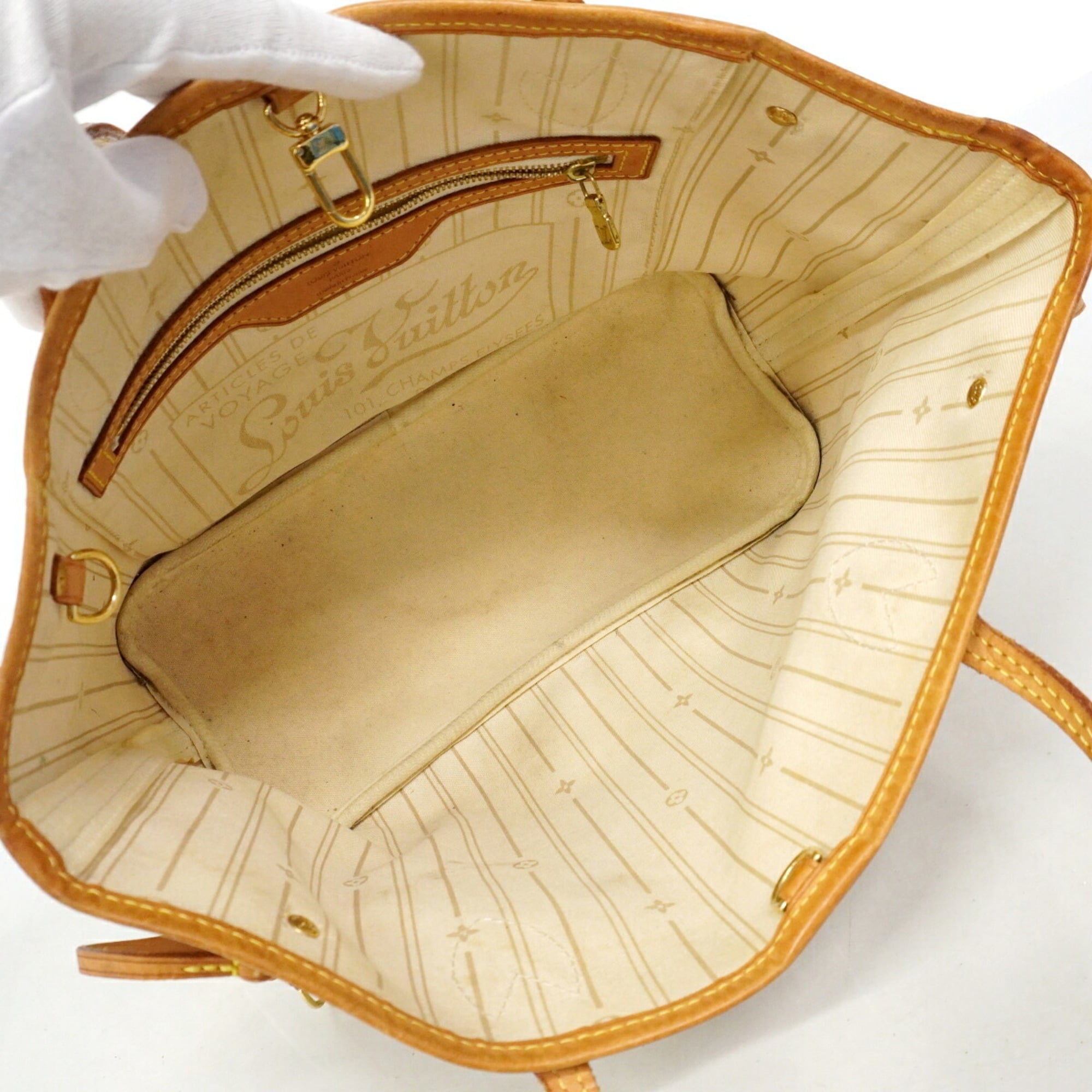 Louis Vuitton White Tote Bag (Pre-Owned)