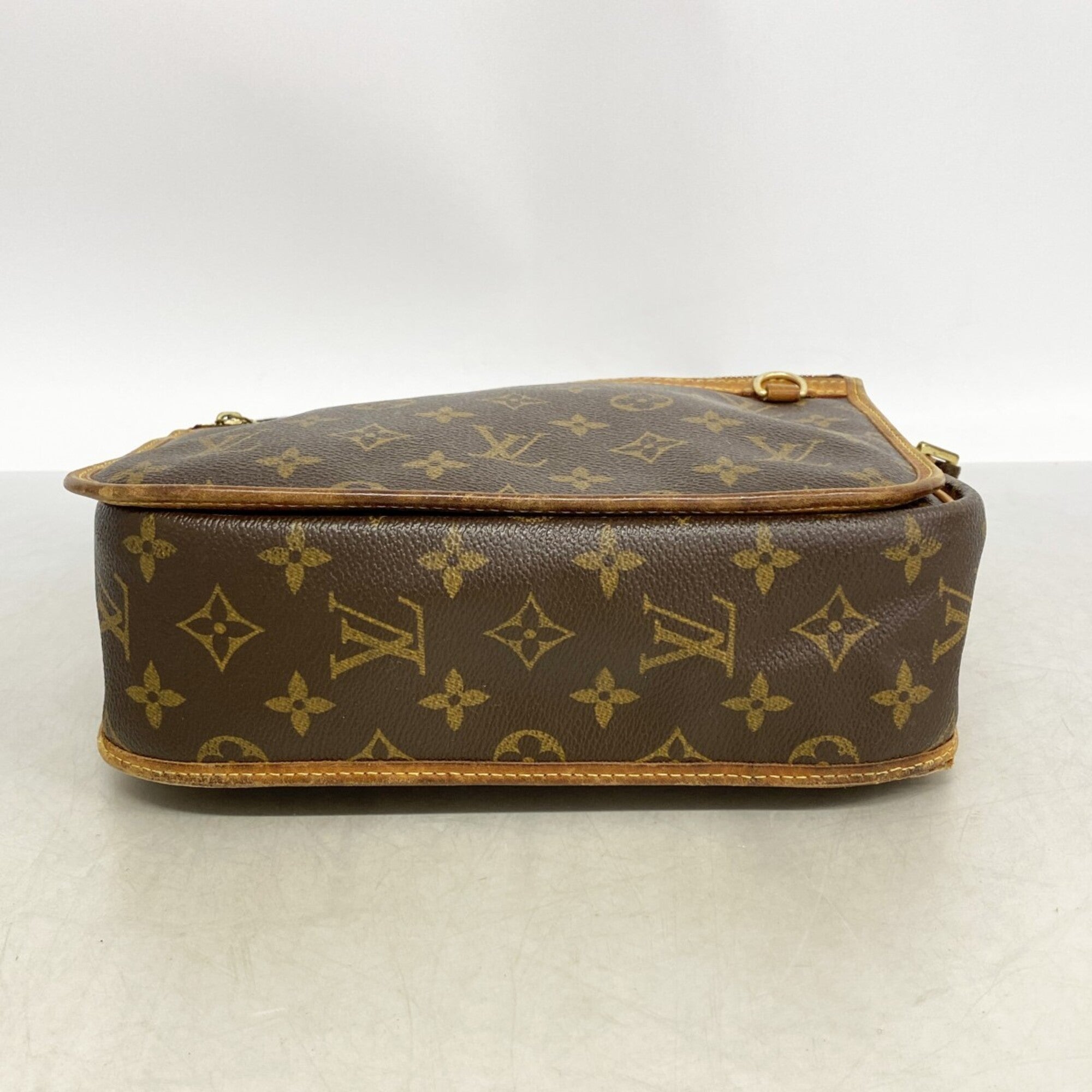 Louis Vuitton Brown Shoulder Bag (Pre-Owned)