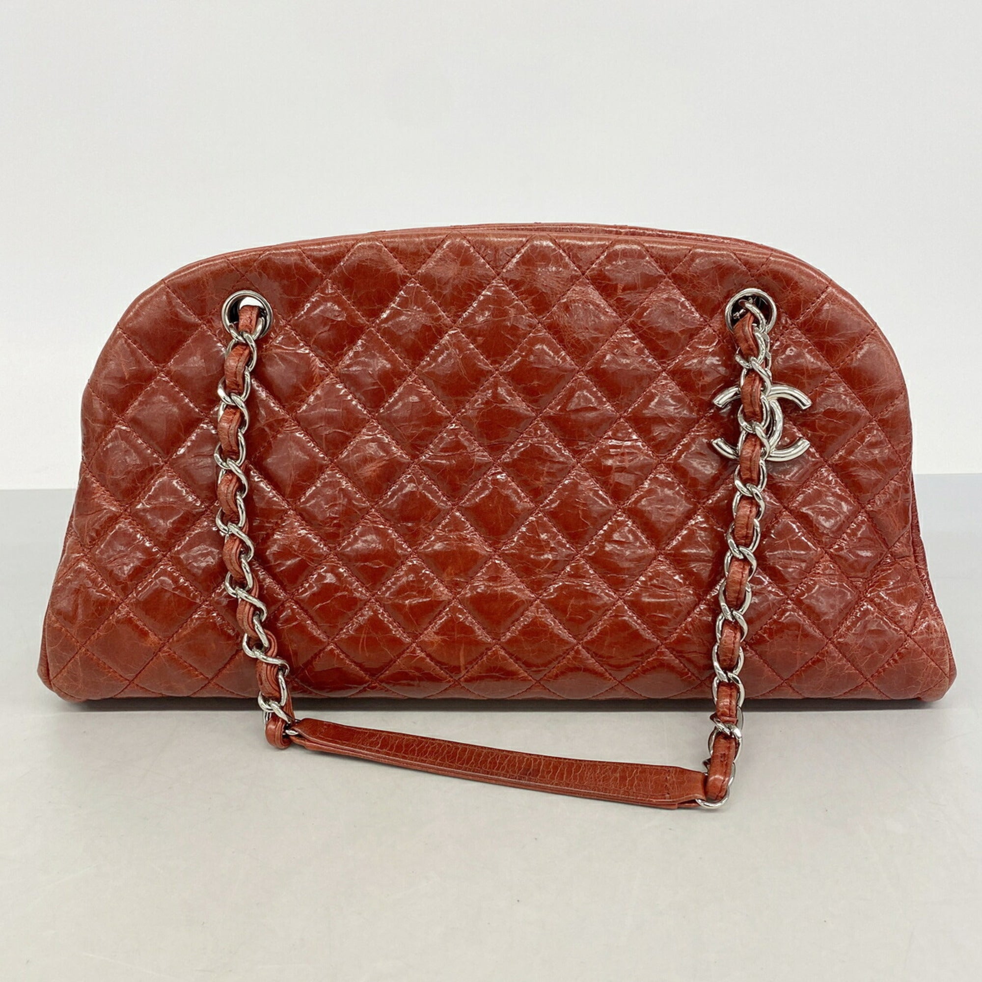 Chanel Red Color Leather Shoulder Bag (Pre-Owned)