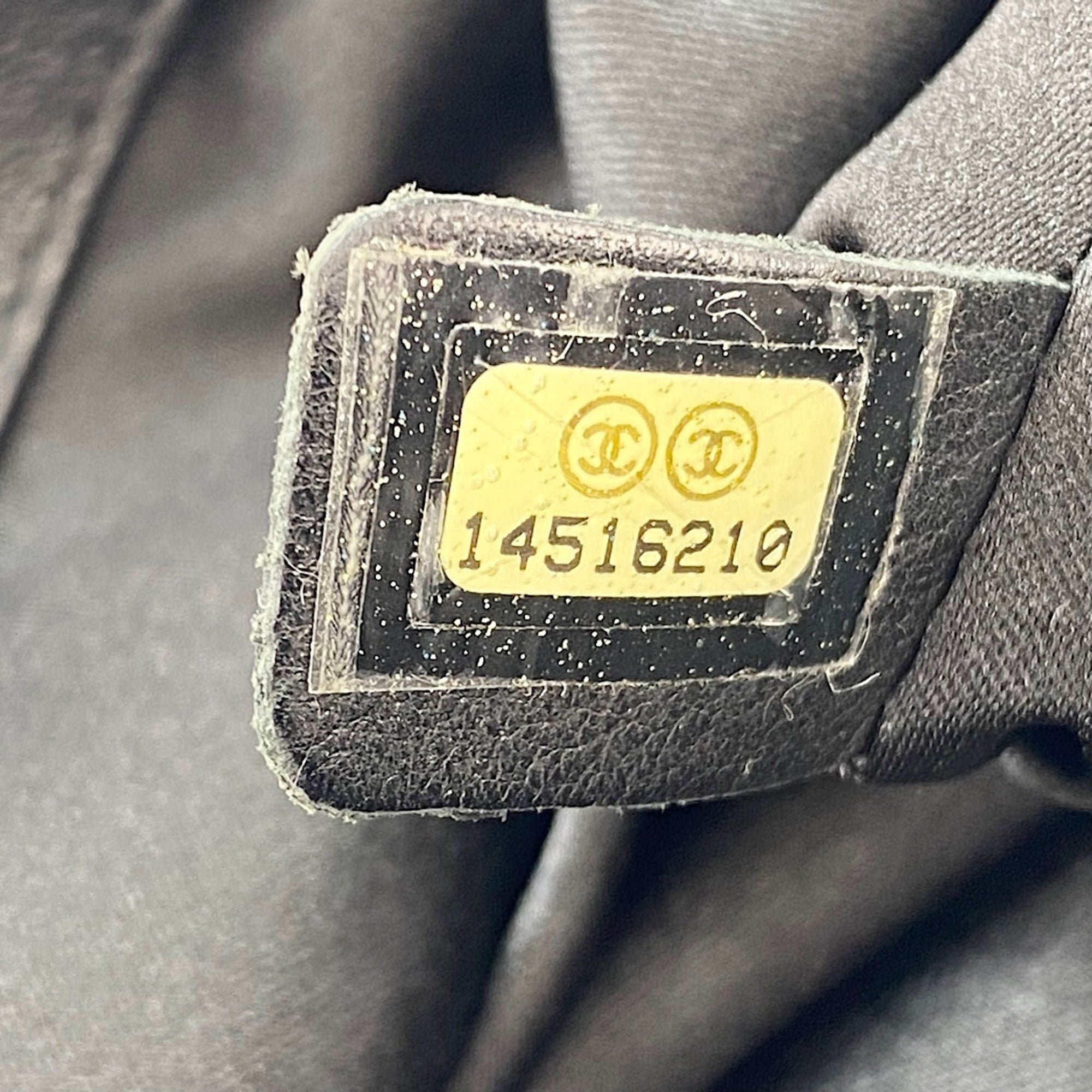 Chanel Black Shoulder Bag (Pre-Owned)