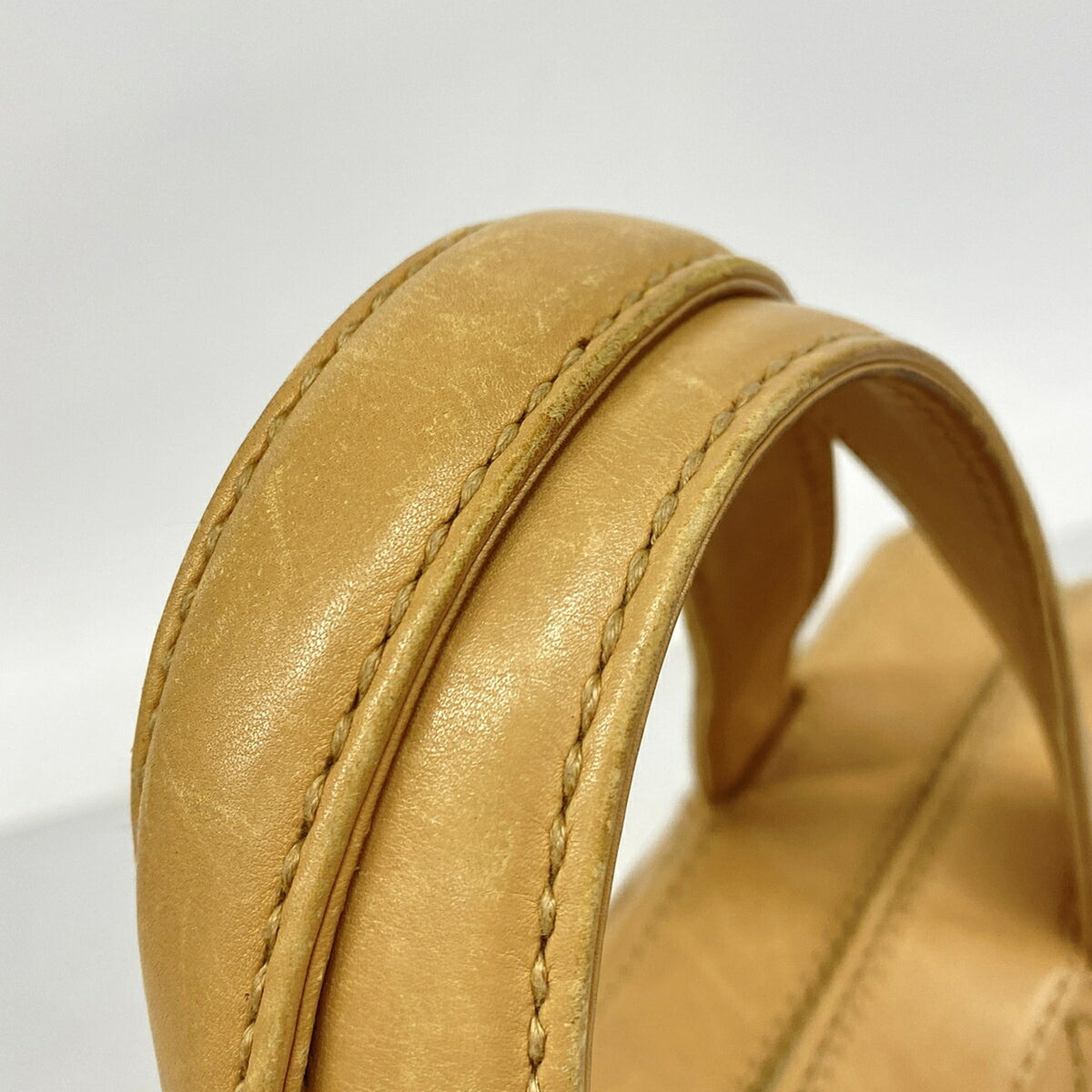 Chanel Beige Leather Handbag (Pre-Owned)
