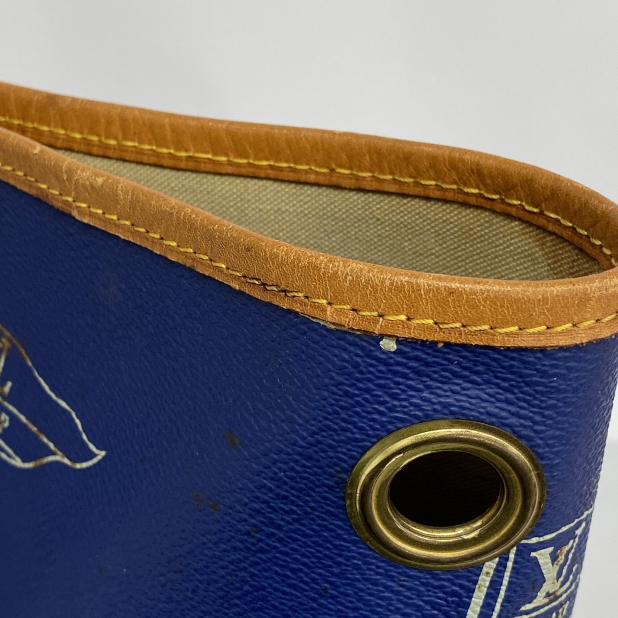 Louis Vuitton Blue Shoulder Bag (Pre-Owned)
