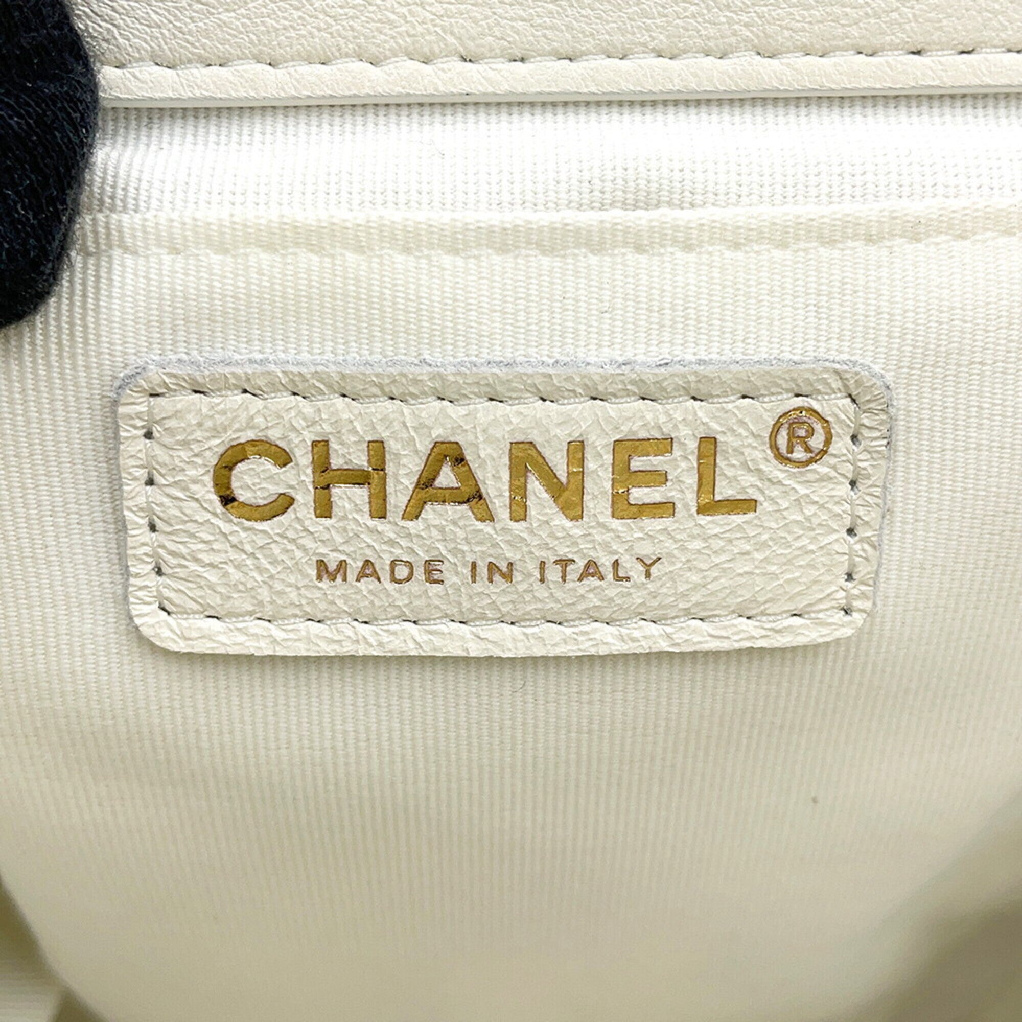 Chanel White Leather Handbag (Pre-Owned)