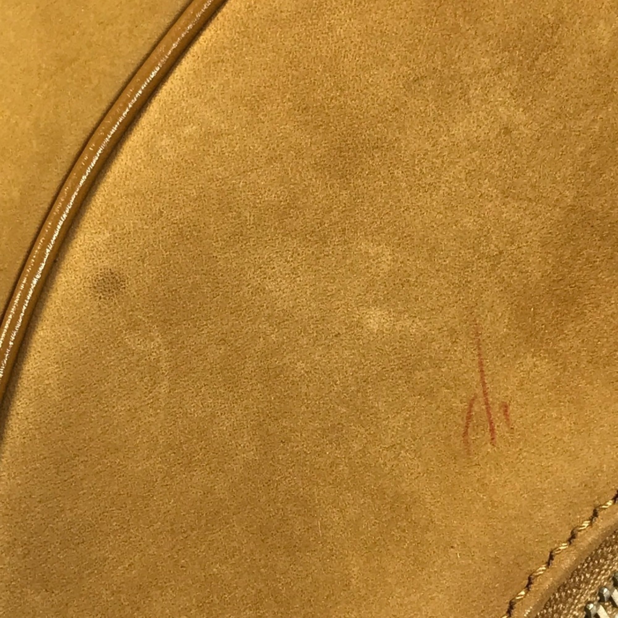 Bvlgari Beige Leather Shoulder Bag (Pre-Owned)