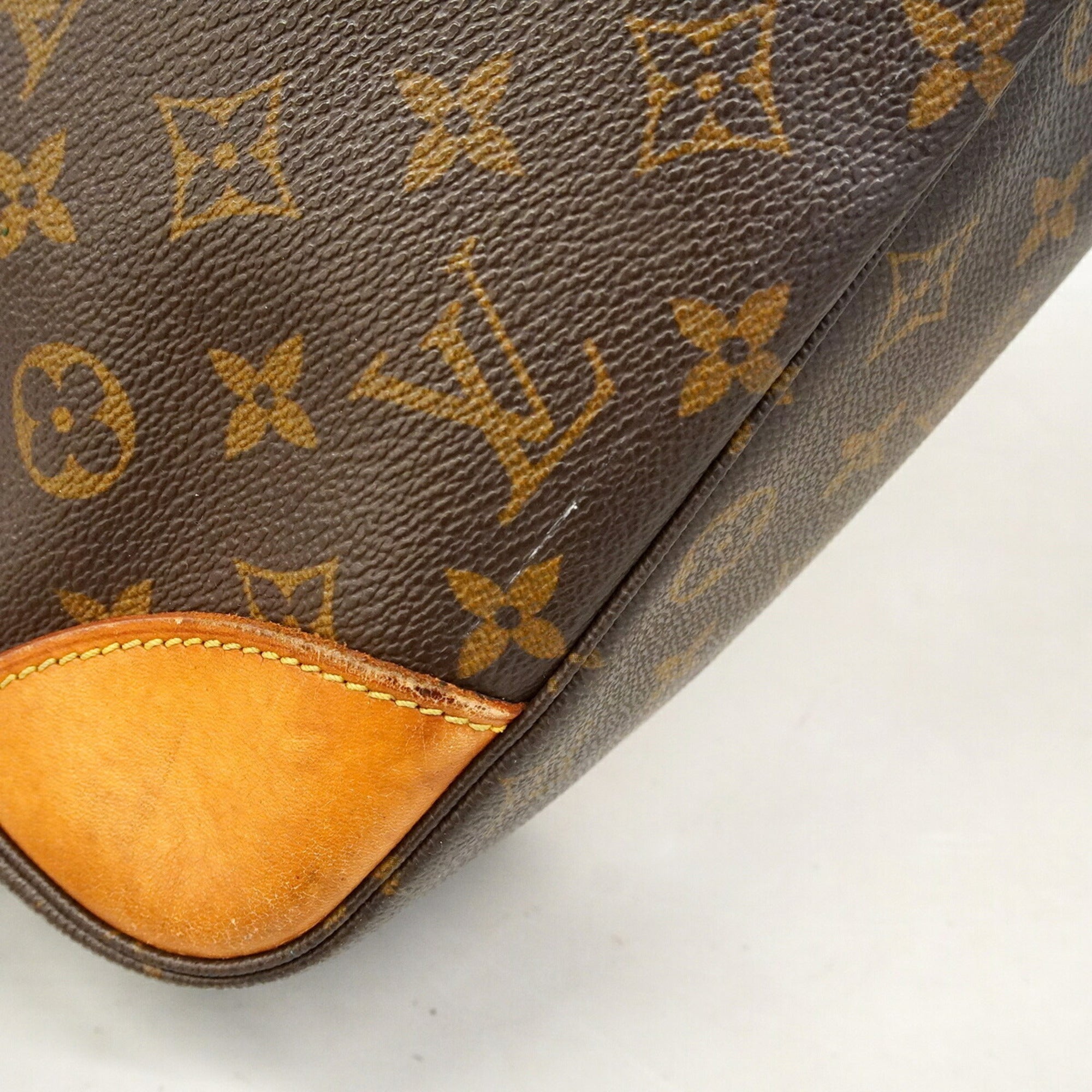 Louis Vuitton Brown Shoulder Bag (Pre-Owned)