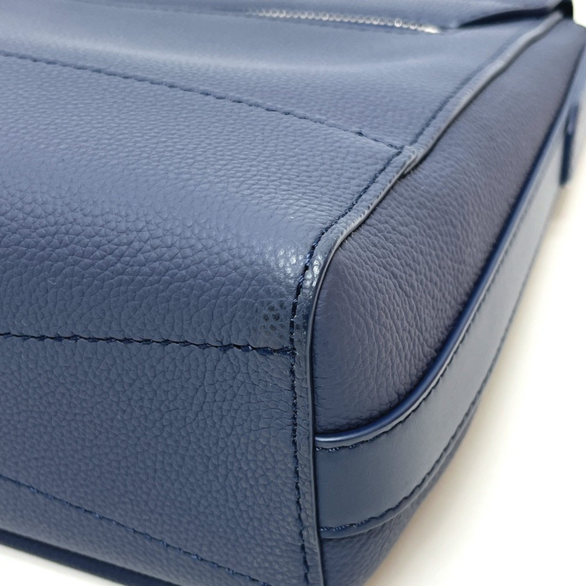 Louis Vuitton Blue Leather Handbag Shoulder Bag (Pre-Owned)