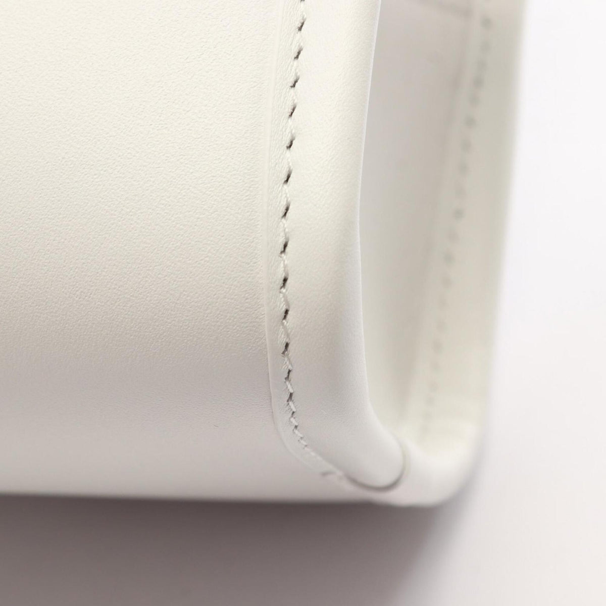 Loewe White Leather Handbag (Pre-Owned)