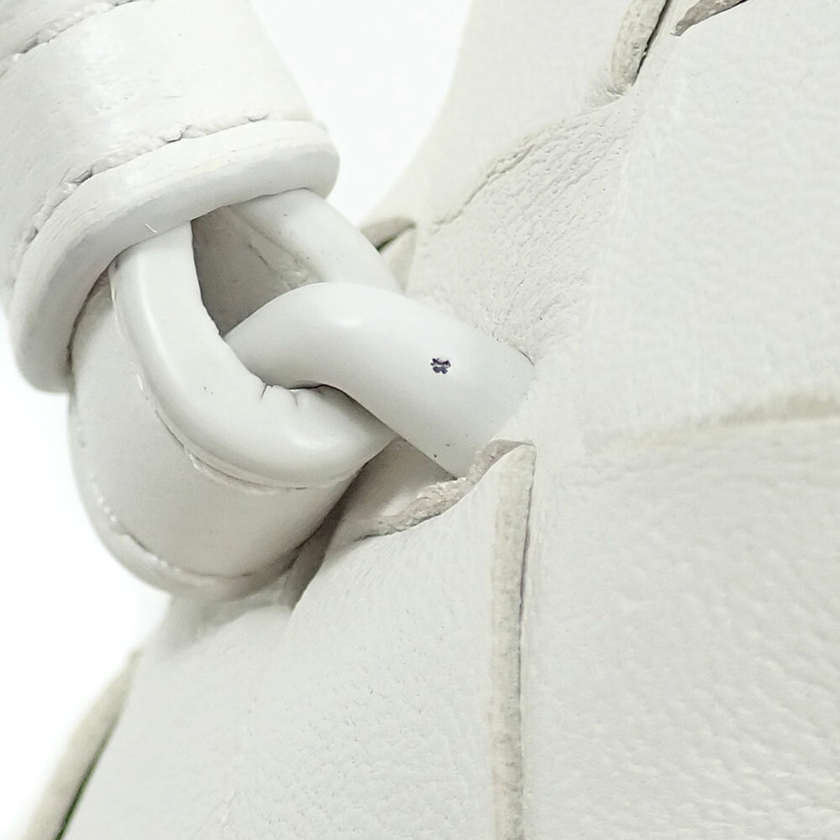 Bottega Veneta White Leather Shoulder Bag (Pre-Owned)