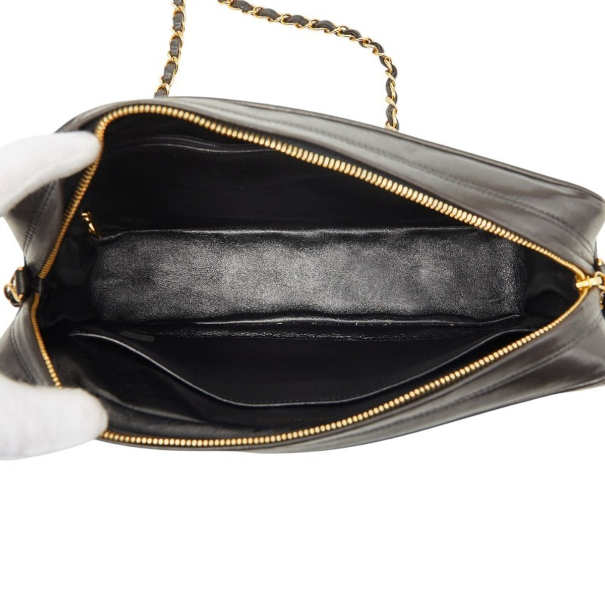Chanel Black Leather Shoulder Bag (Pre-Owned)