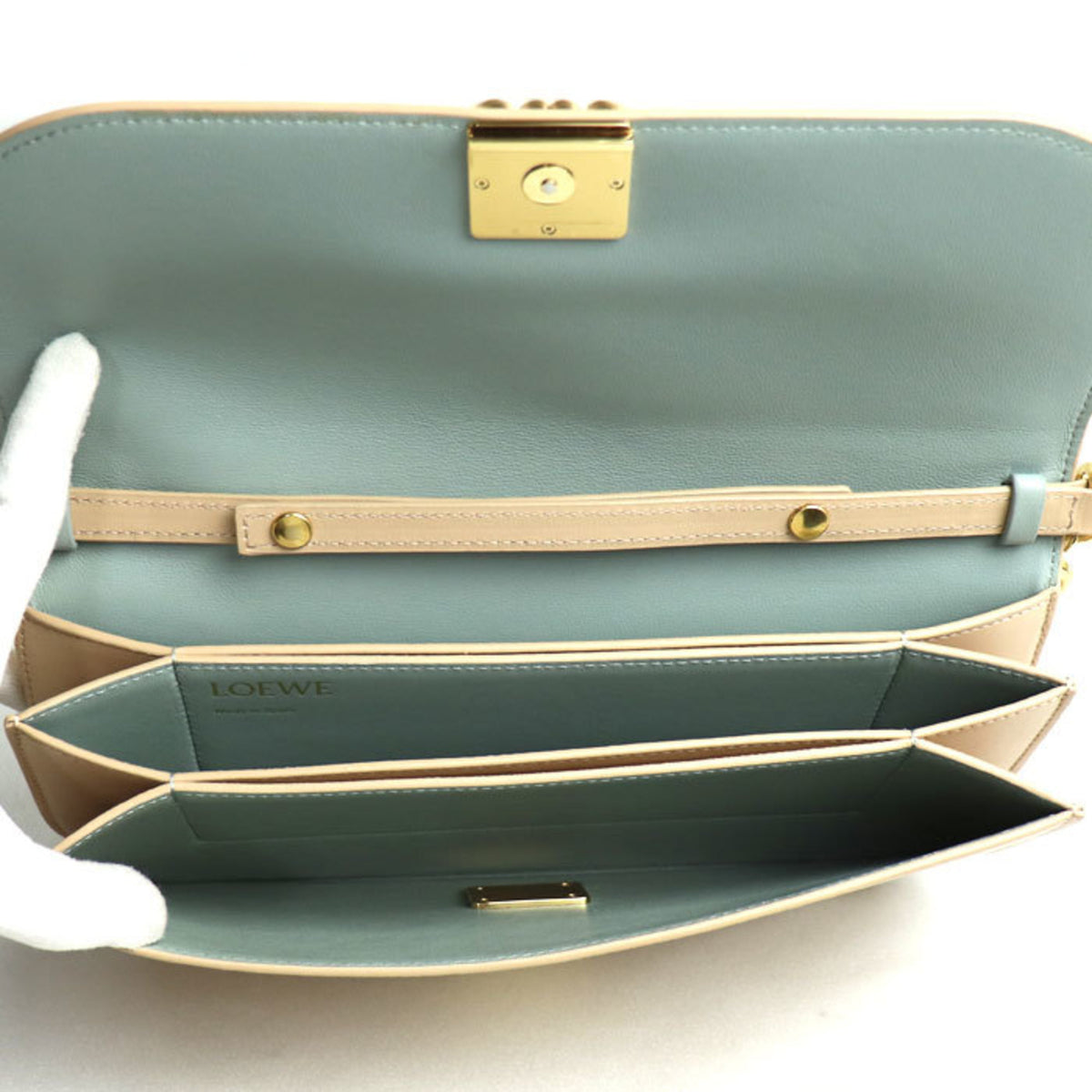 Loewe Beige Leather Clutch Bag (Pre-Owned)