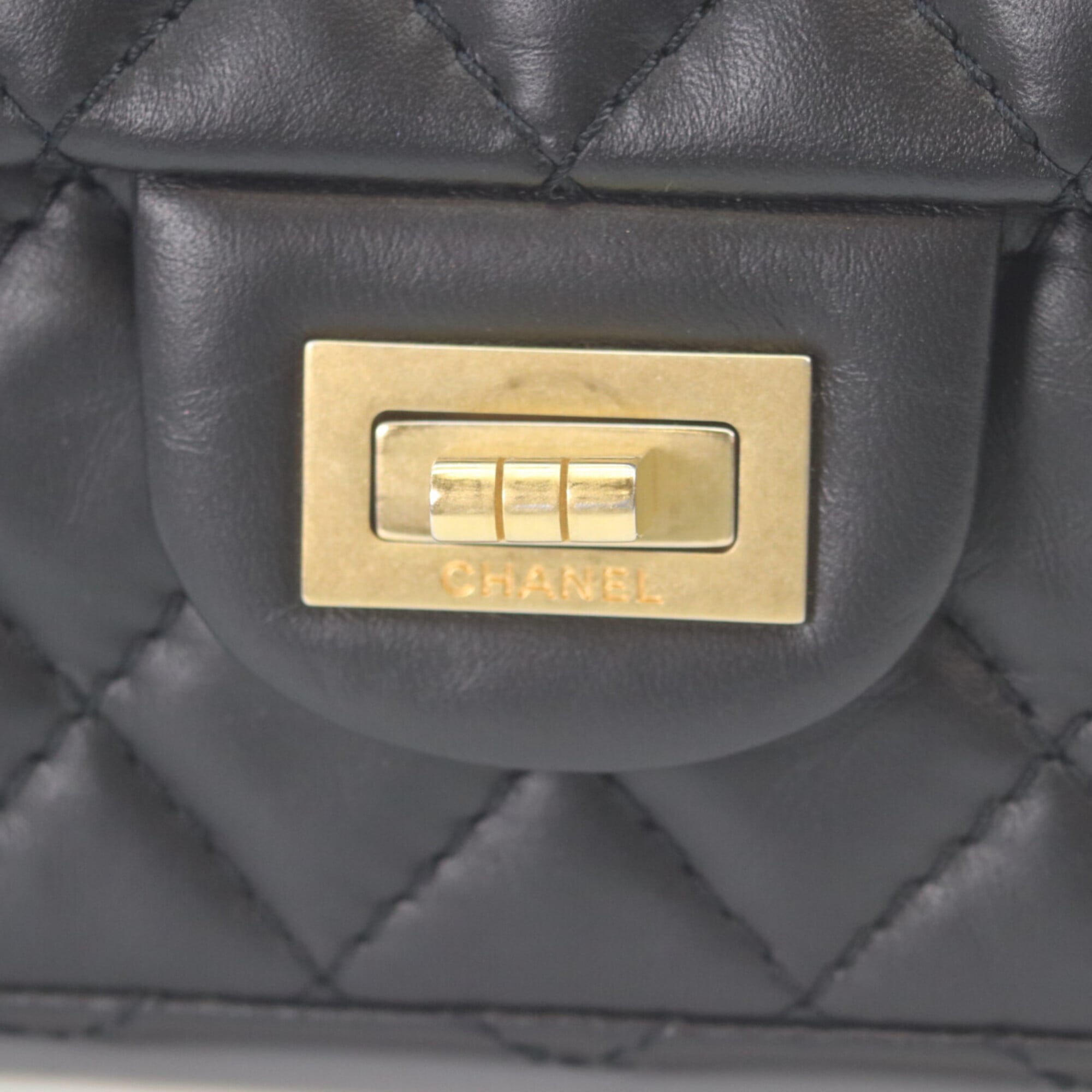 Chanel Black Leather Shoulder Bag (Pre-Owned)