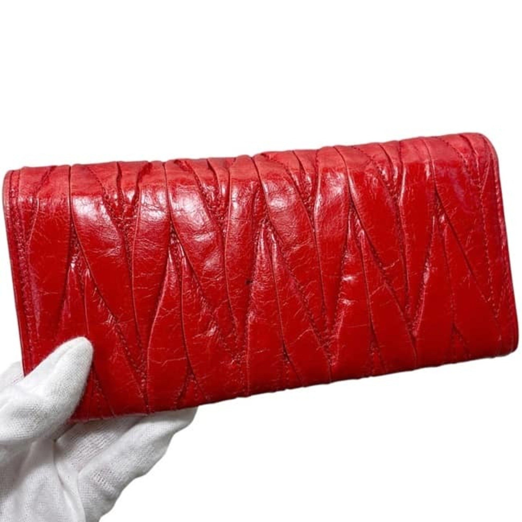 Miu Miu Matelasse Red Color Leather Long Wallet (Bi-Fold) (Pre-Owned)