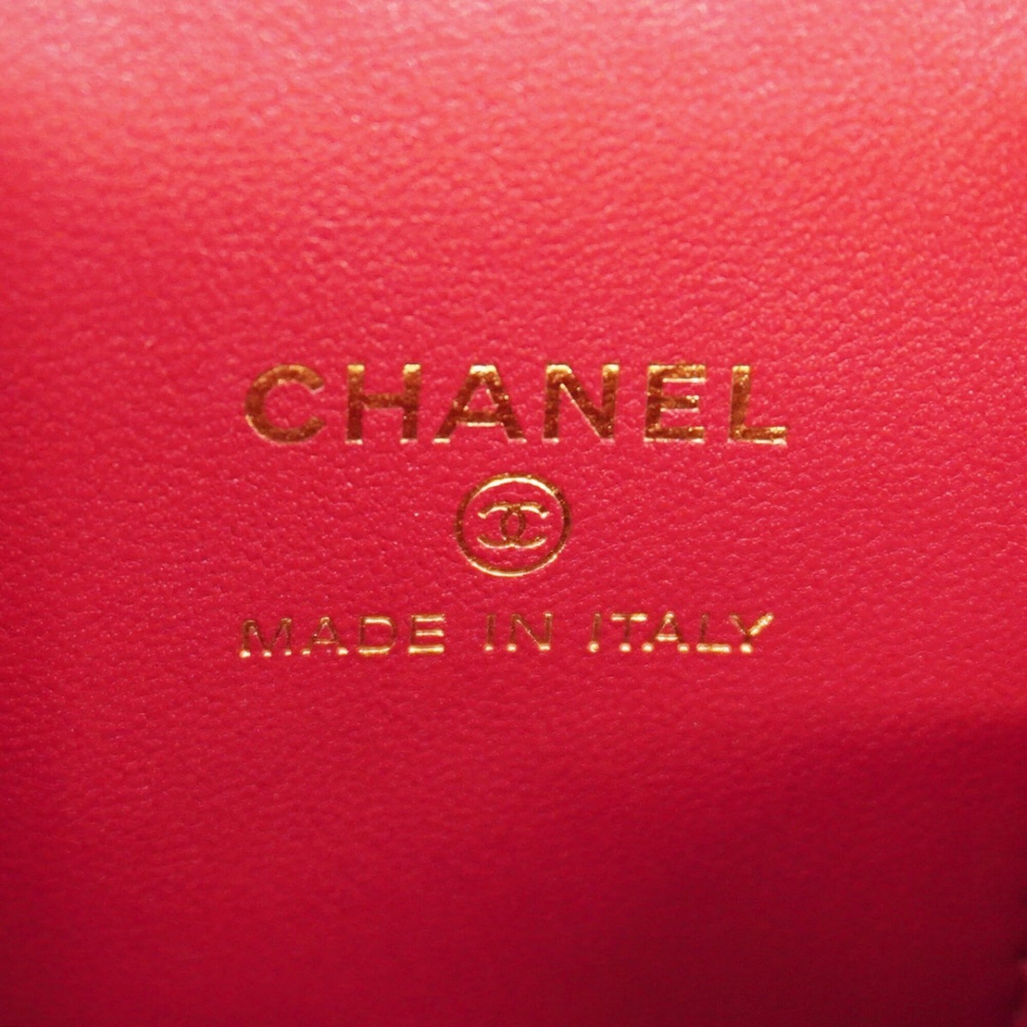 Chanel Black Leather Shoulder Bag (Pre-Owned)