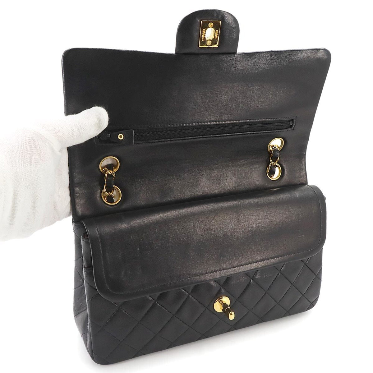 Chanel Matelasse Black Leather Handbag Shoulder Bag (Pre-Owned)
