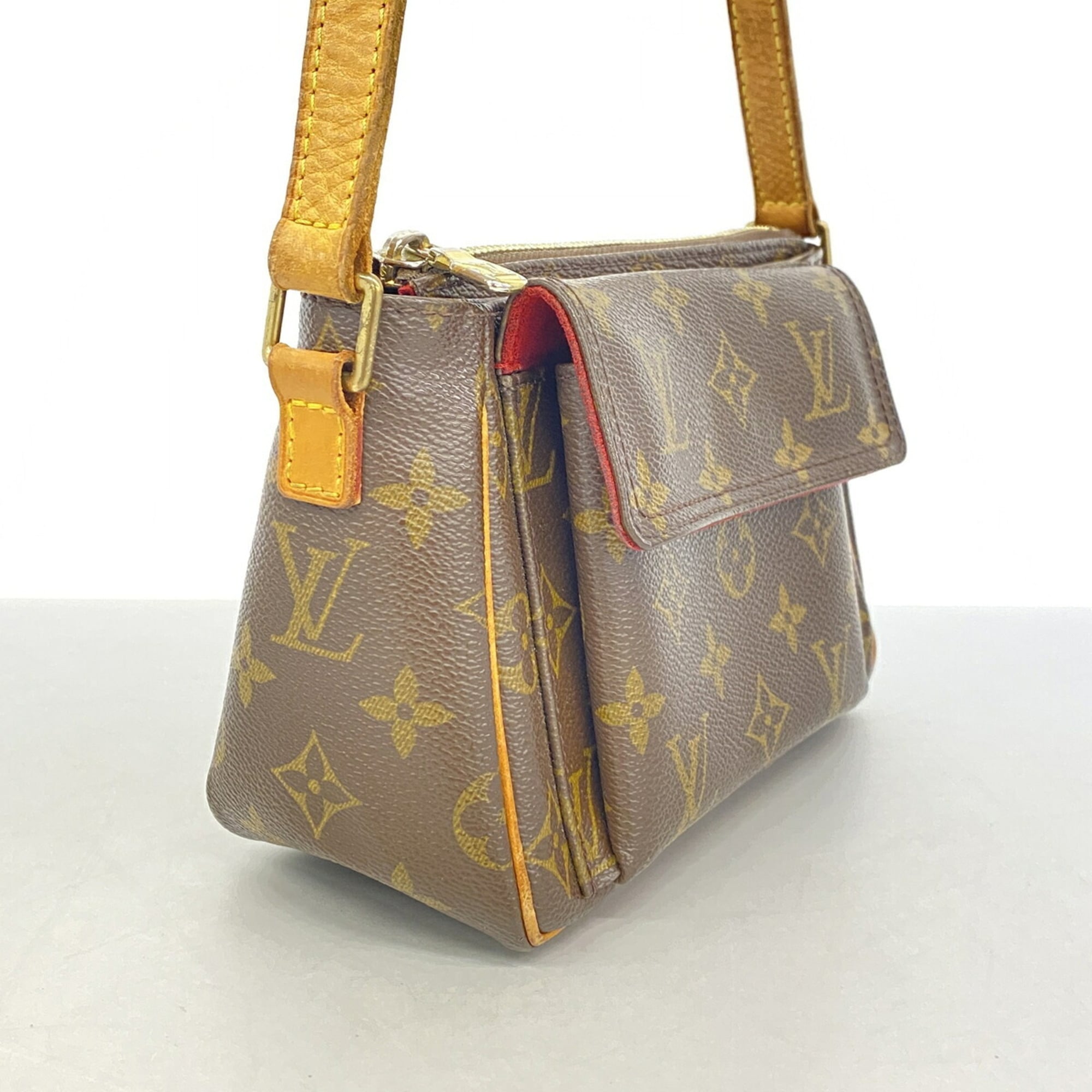 Louis Vuitton Brown Shoulder Bag (Pre-Owned)