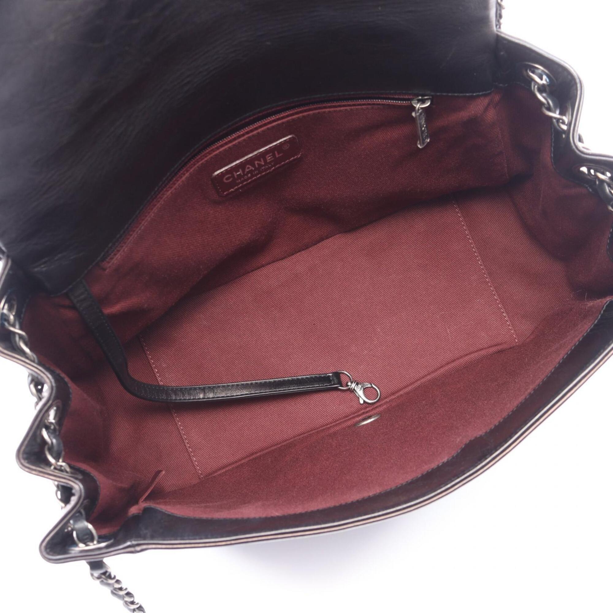 Chanel Black Leather Handbag Shoulder Bag (Pre-Owned)
