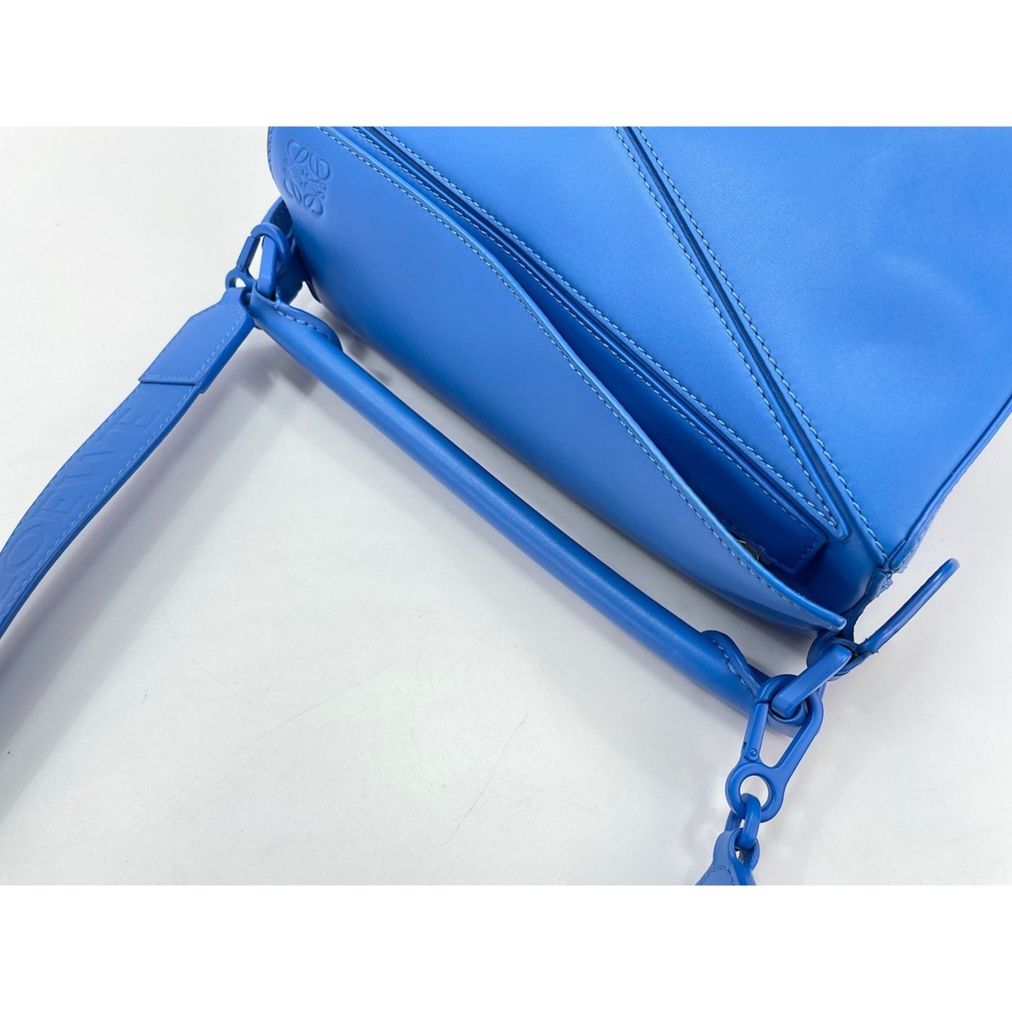Loewe Blue Shoulder Bag (Pre-Owned)