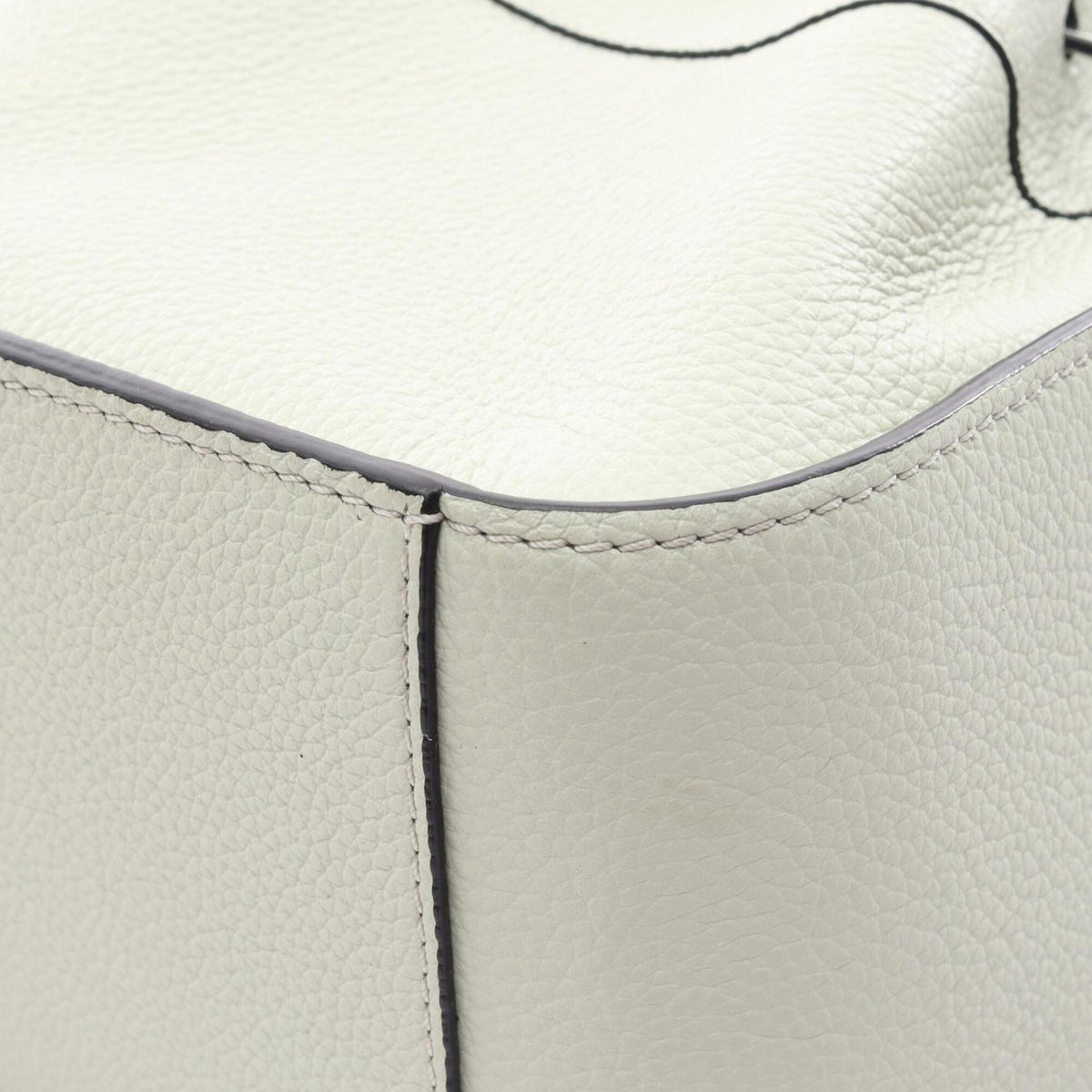 Loewe Green Light Green Leather Handbag (Pre-Owned)