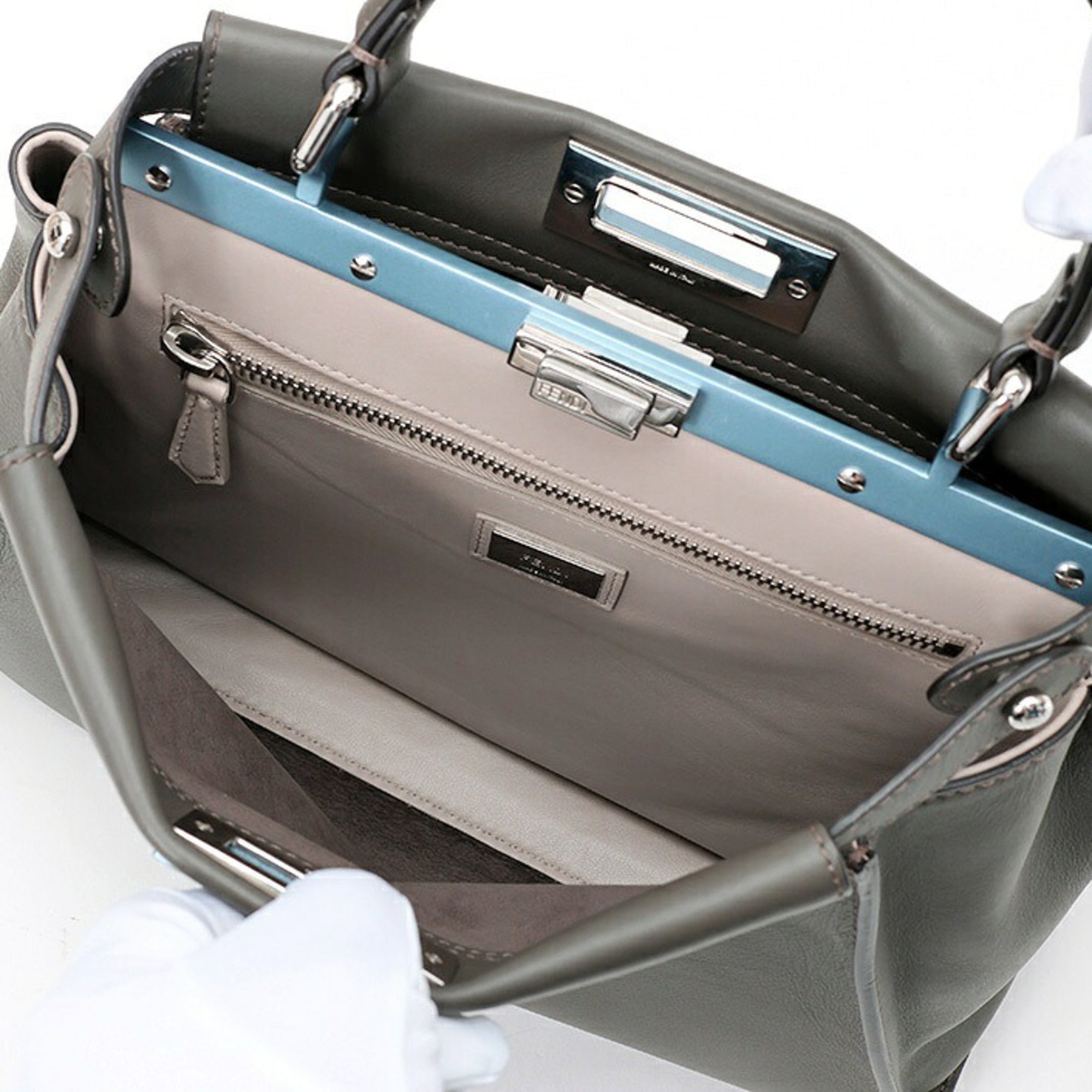 Fendi Gray Leather Shoulder Bag (Pre-Owned)