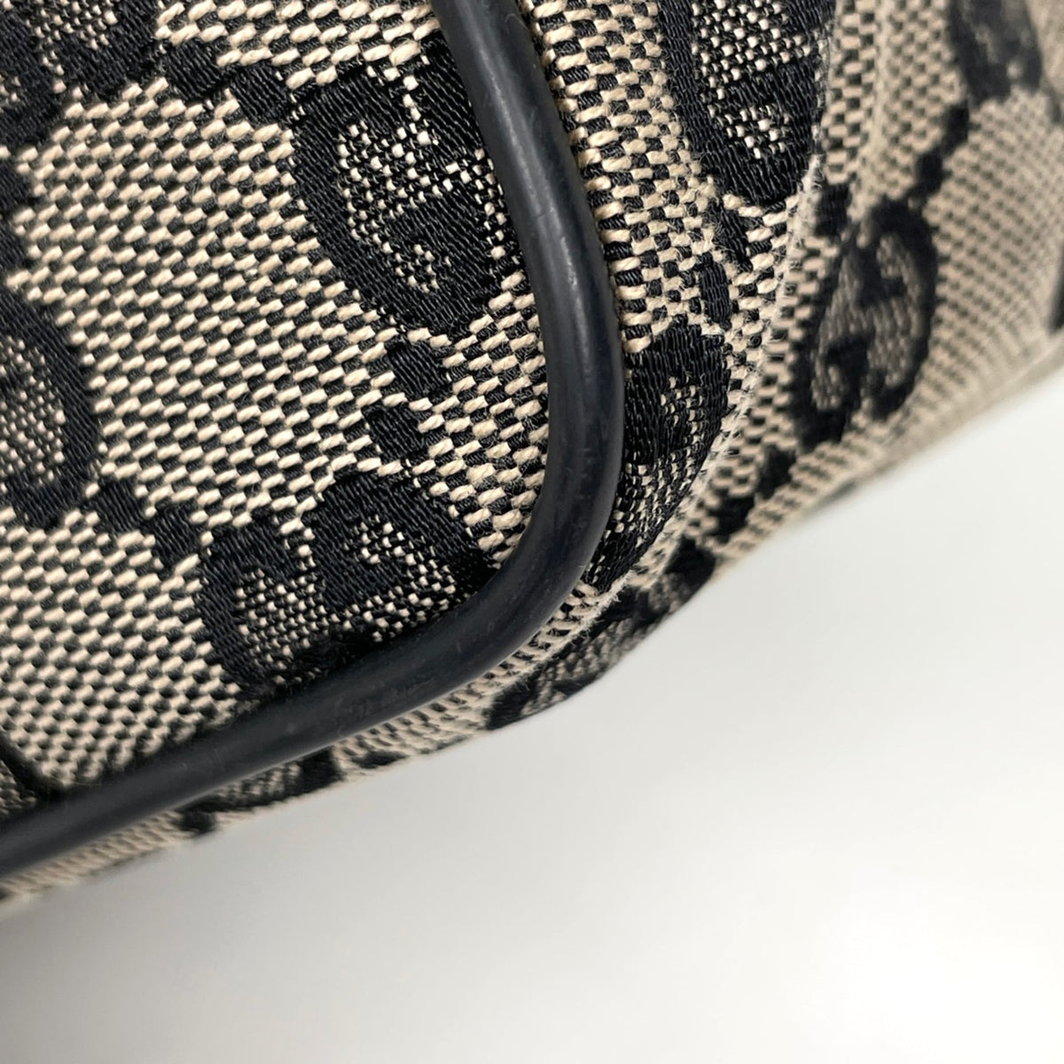 Gucci Beige Black Gg Canvas Leather Shoulder Bag (Pre-Owned)
