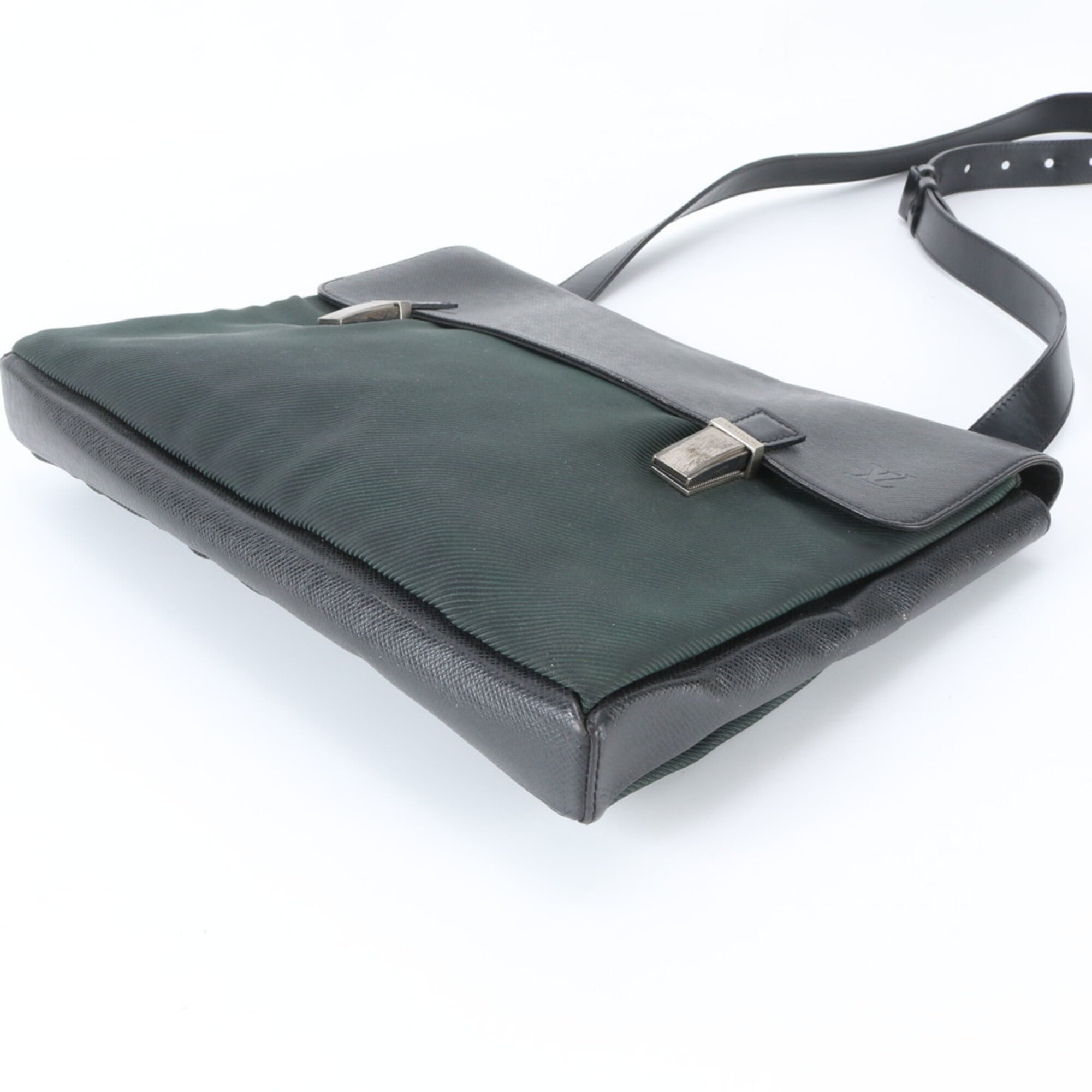Louis Vuitton Taiga Ardoise Taiga Leather Shoulder Bag (Pre-Owned)